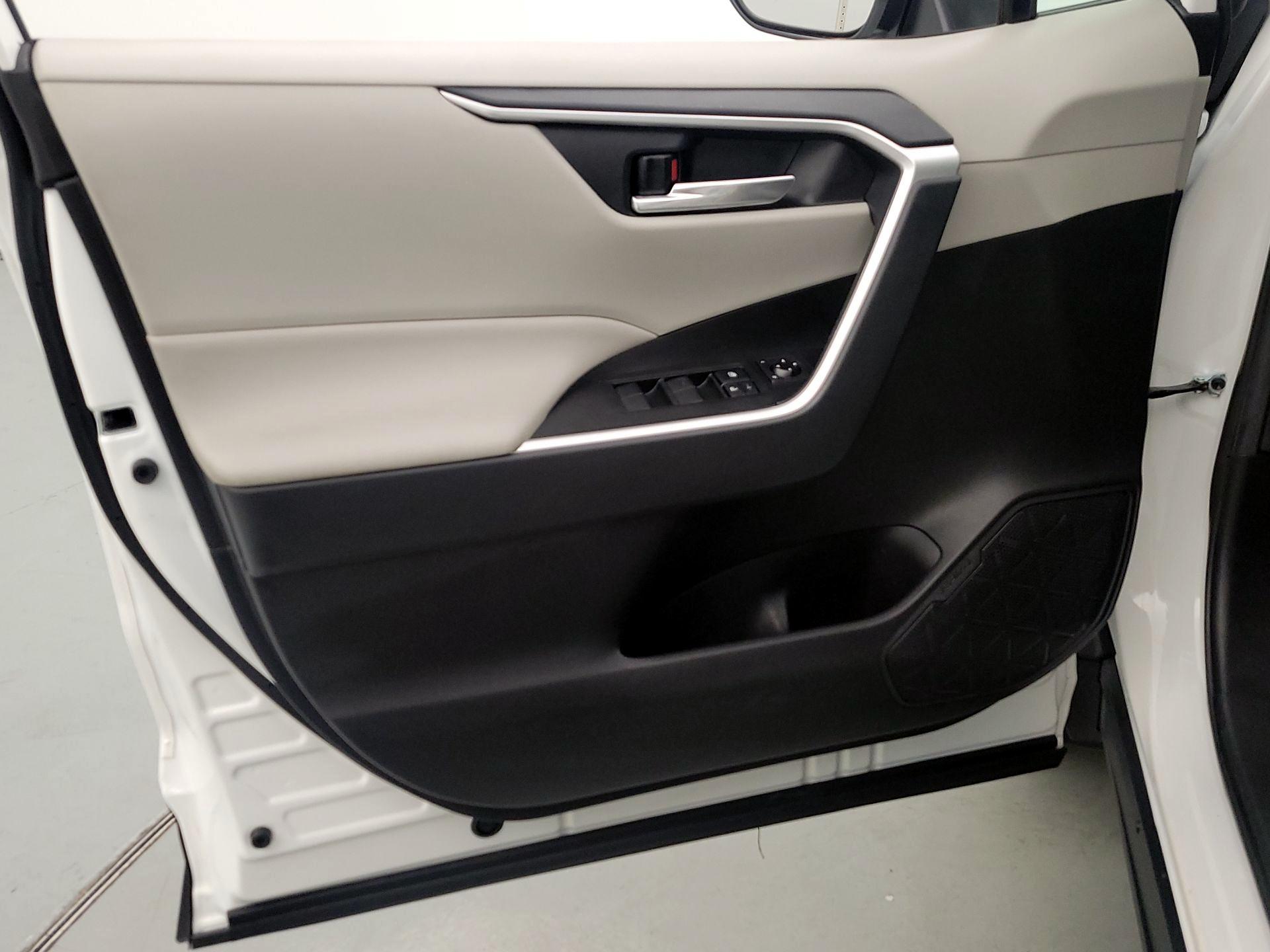 Thumbnail: 2021 Toyota RAV4 - 12