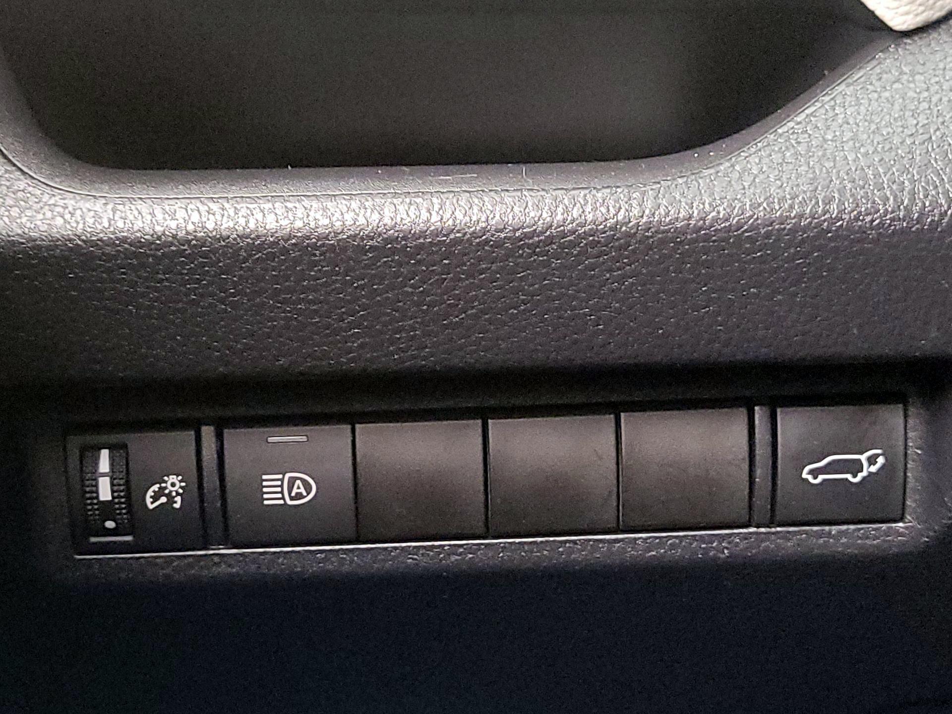 Thumbnail: 2021 Toyota RAV4 - 13