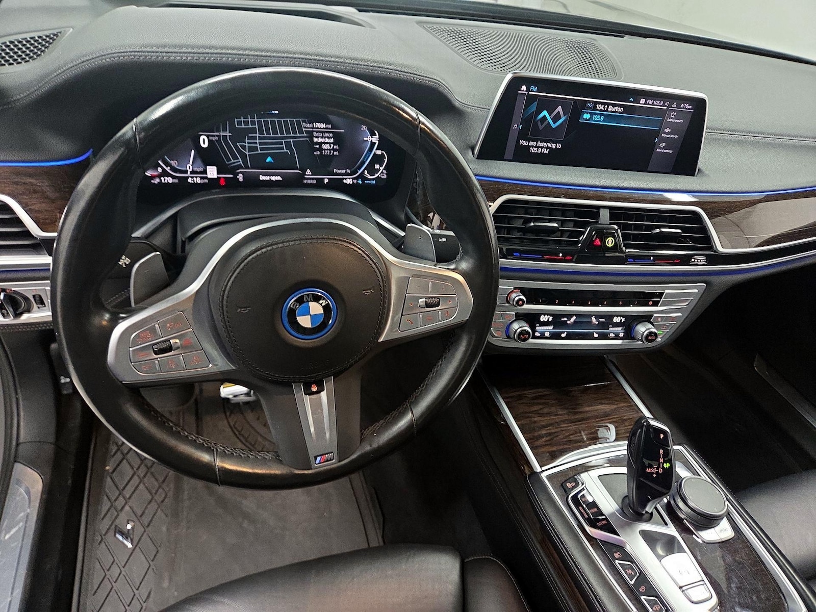 2022 BMW 7 Series 745e - Photo 10