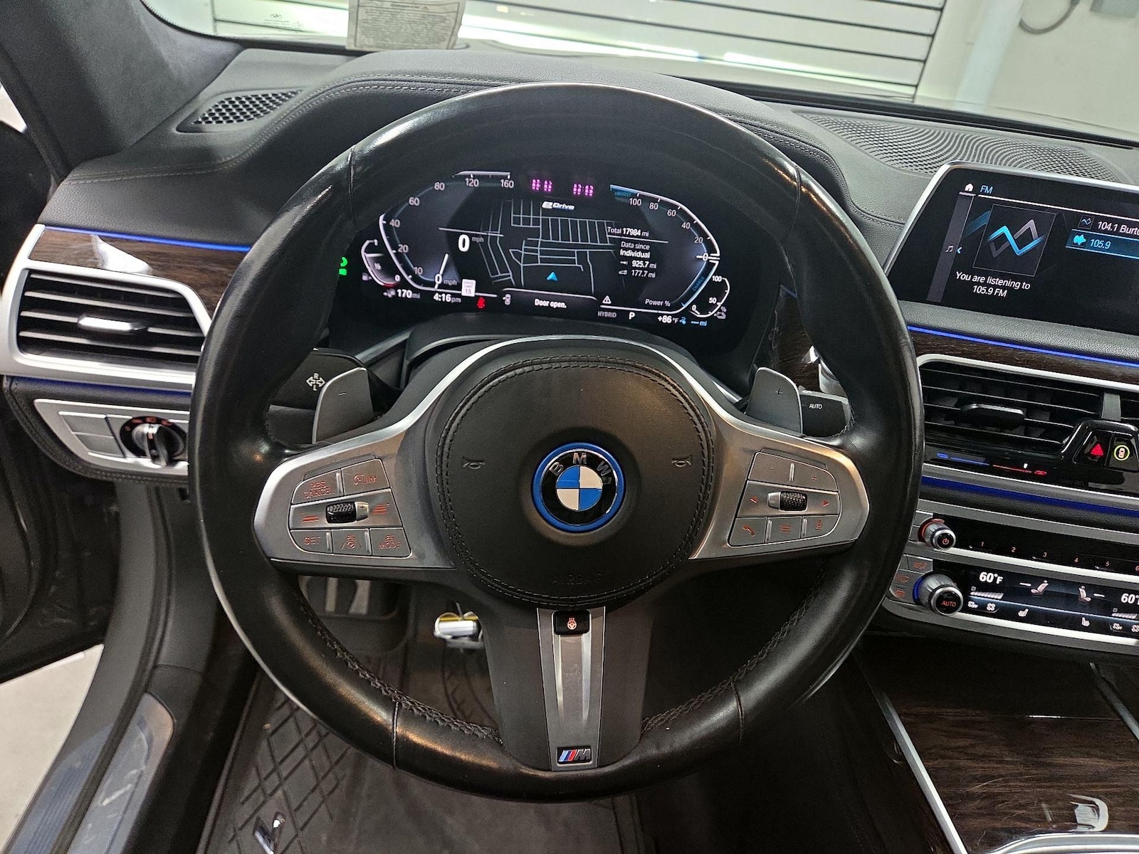 2022 BMW 7 Series 745e - Photo 11