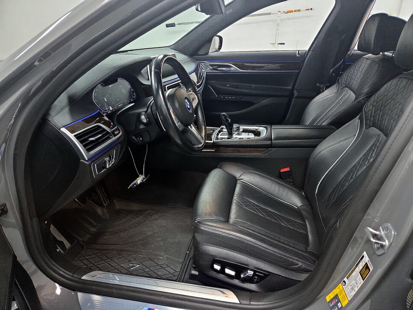 2022 BMW 7 Series 745e - Photo 12