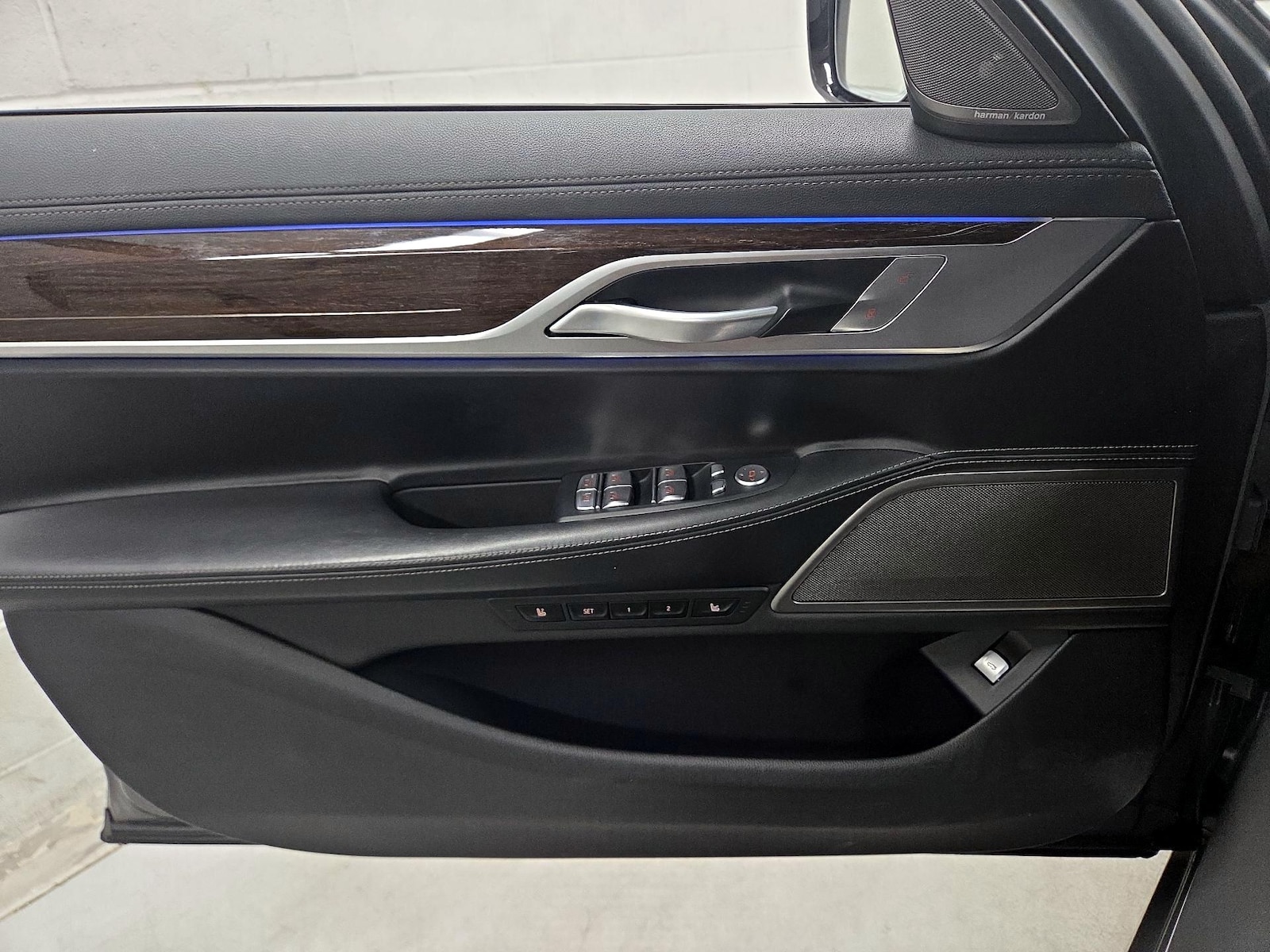 2022 BMW 7 Series 745e - Photo 13