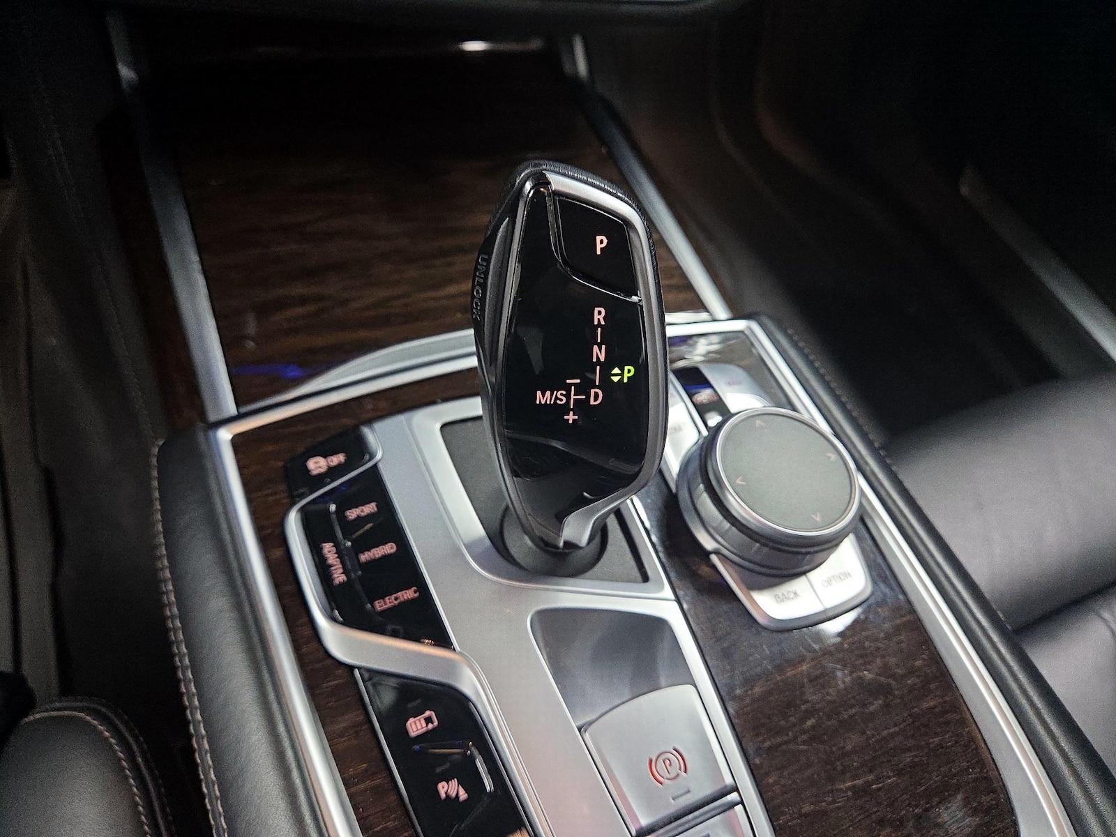 2022 BMW 7 Series 745e - Photo 16