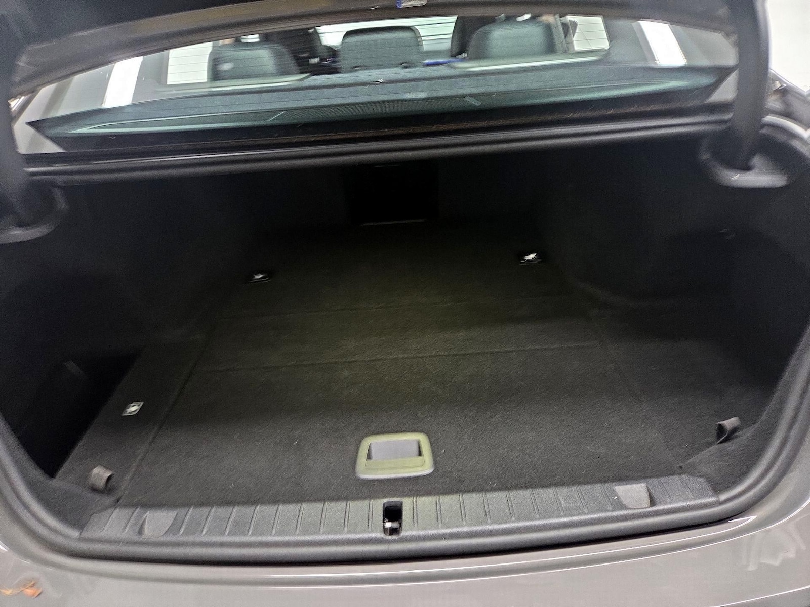 2022 BMW 7 Series 745e - Photo 17