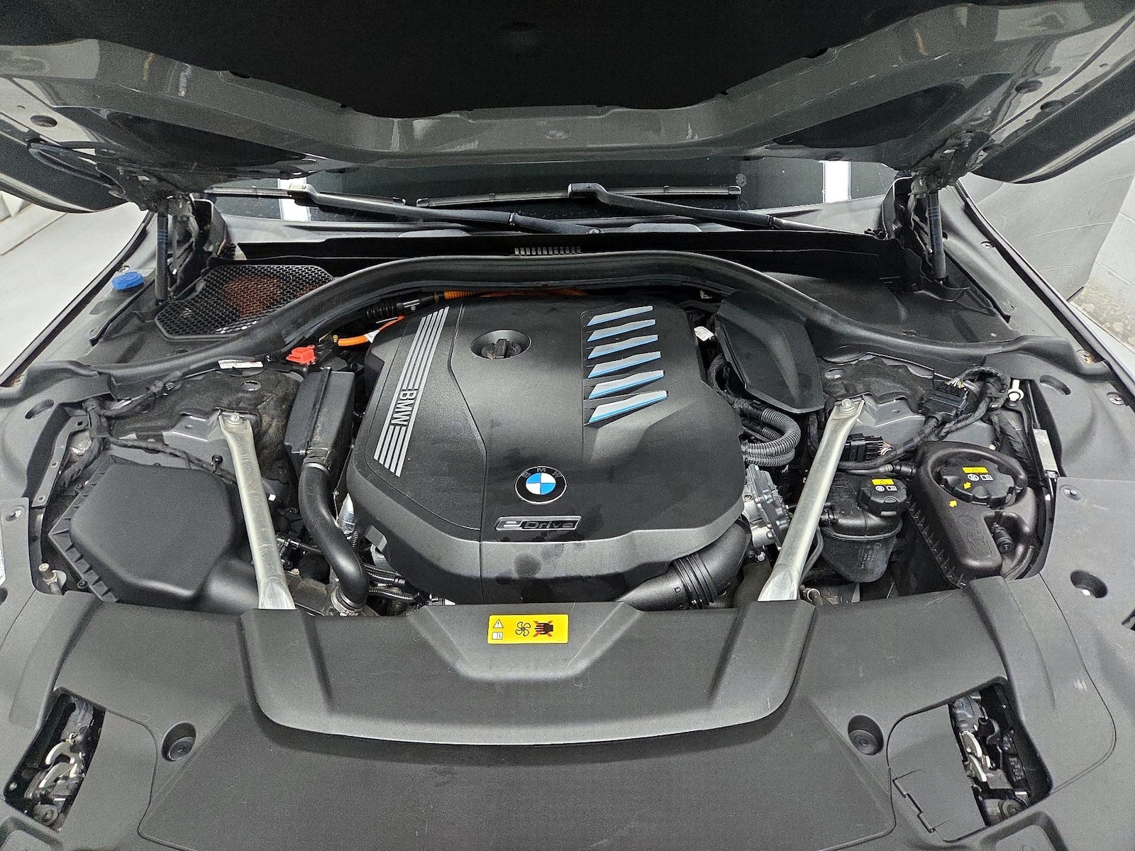 2022 BMW 7 Series 745e - Photo 18