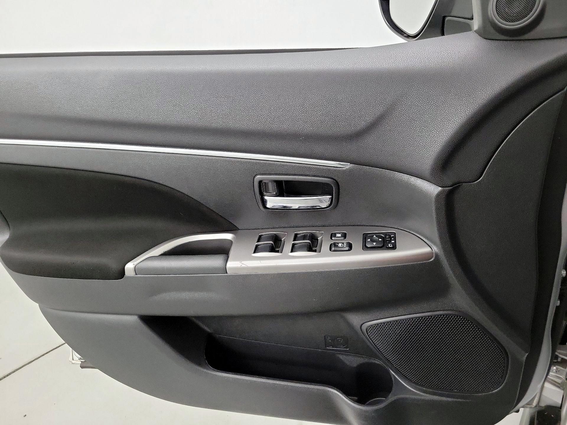 Thumbnail: 2020 Mitsubishi Outlander Sport - 12