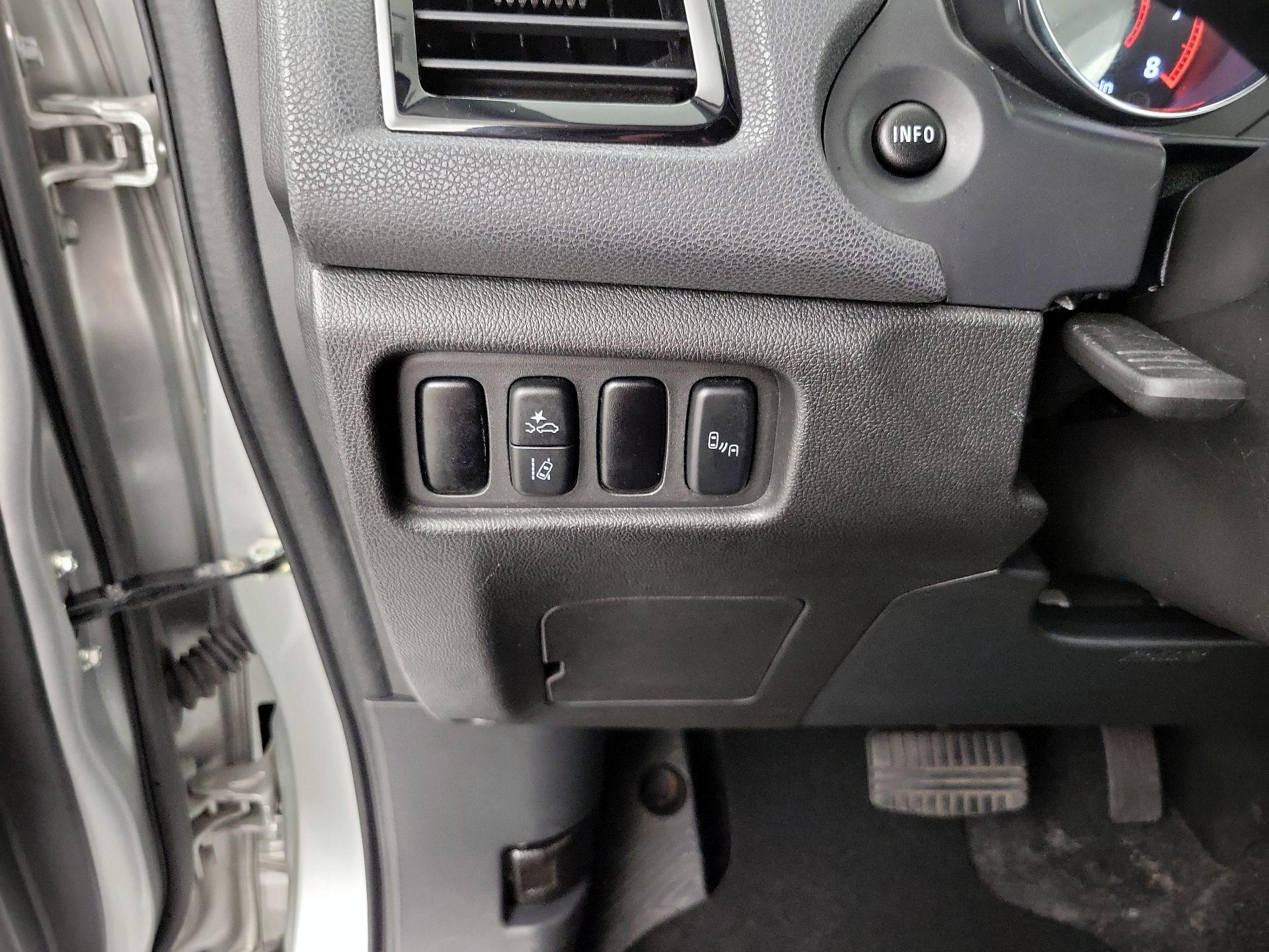 Thumbnail: 2020 Mitsubishi Outlander Sport - 13