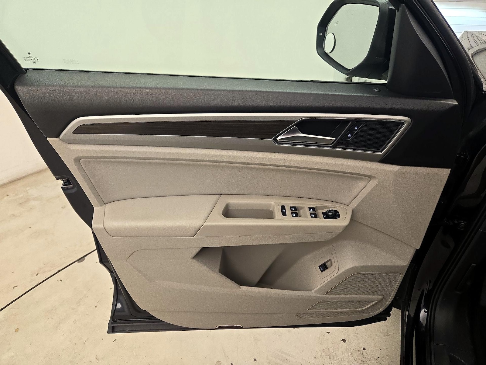 2018 Volkswagen Atlas SE w/Tech - Photo 13