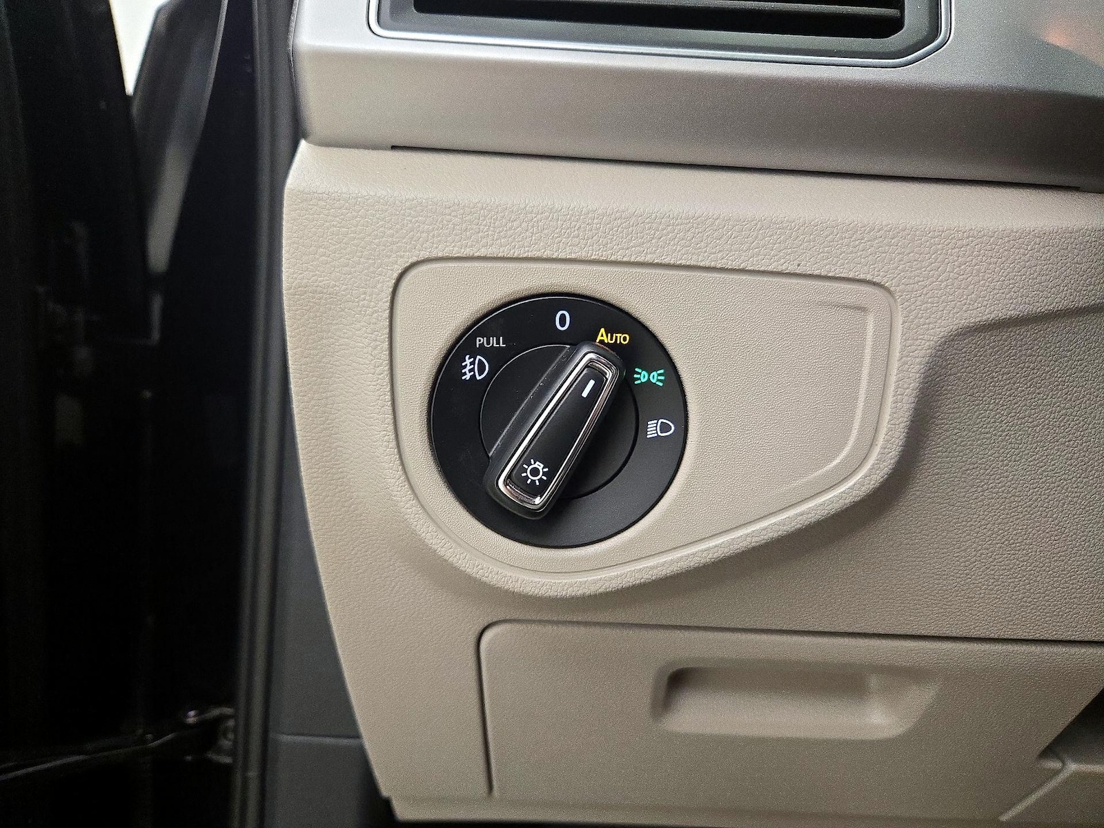 2018 Volkswagen Atlas SE w/Tech - Photo 14