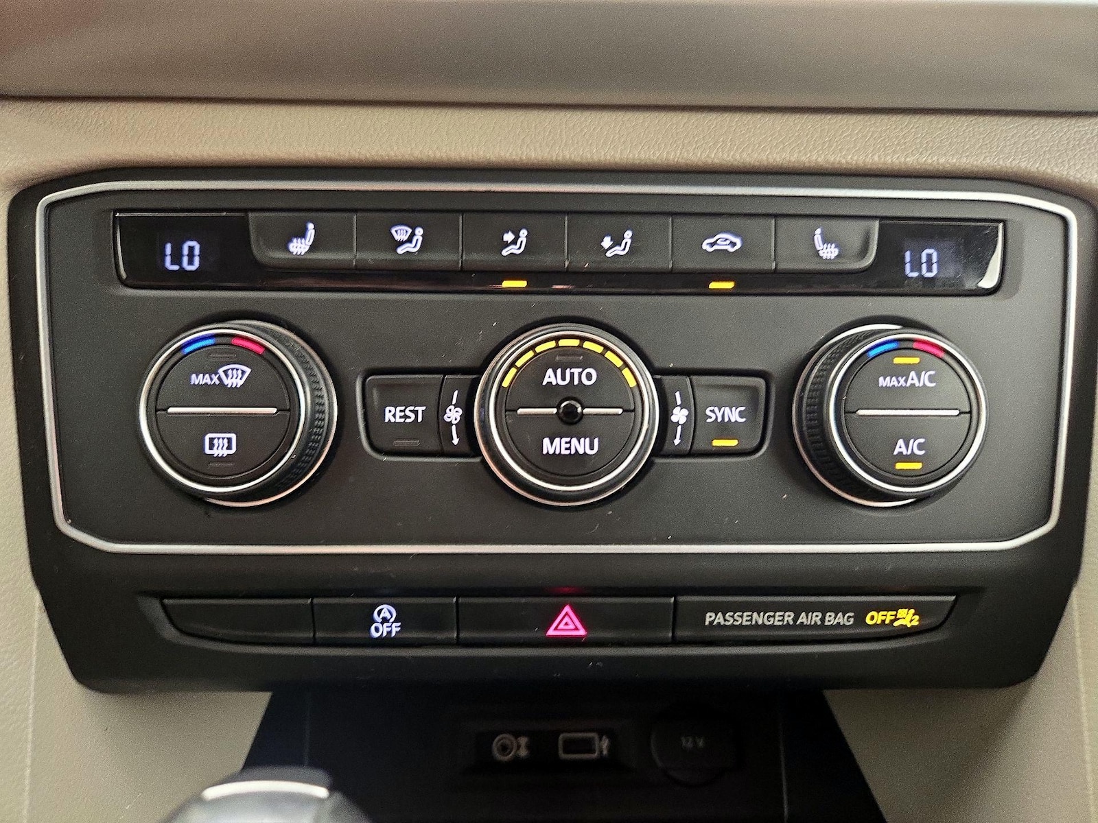 2018 Volkswagen Atlas SE w/Tech - Photo 17