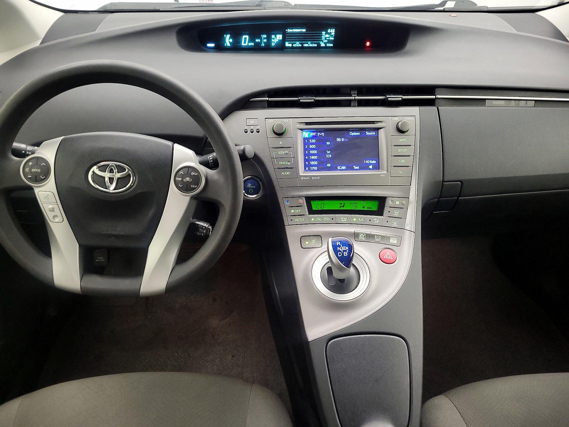 Thumbnail: 2015 Toyota Prius - 9