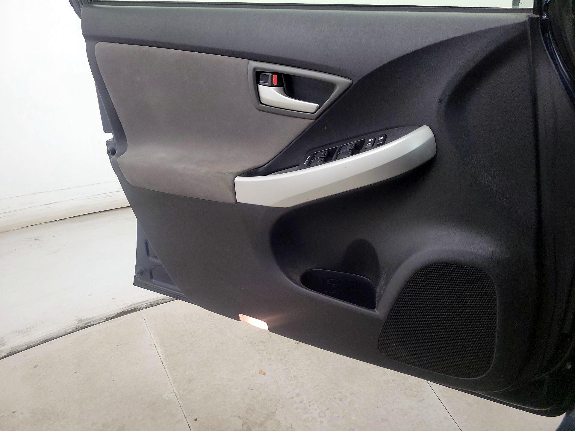 Thumbnail: 2015 Toyota Prius - 12