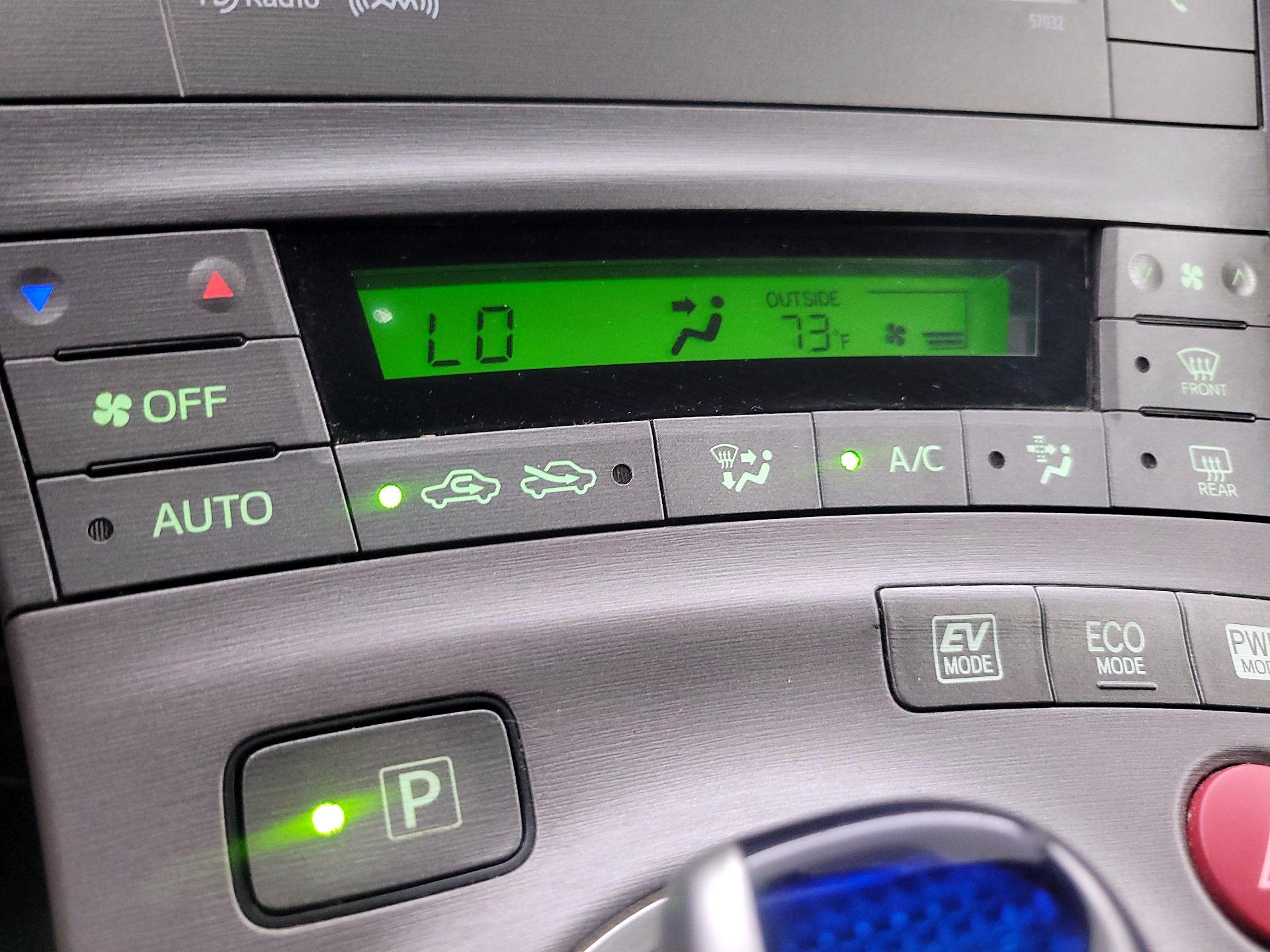 Thumbnail: 2015 Toyota Prius - 16