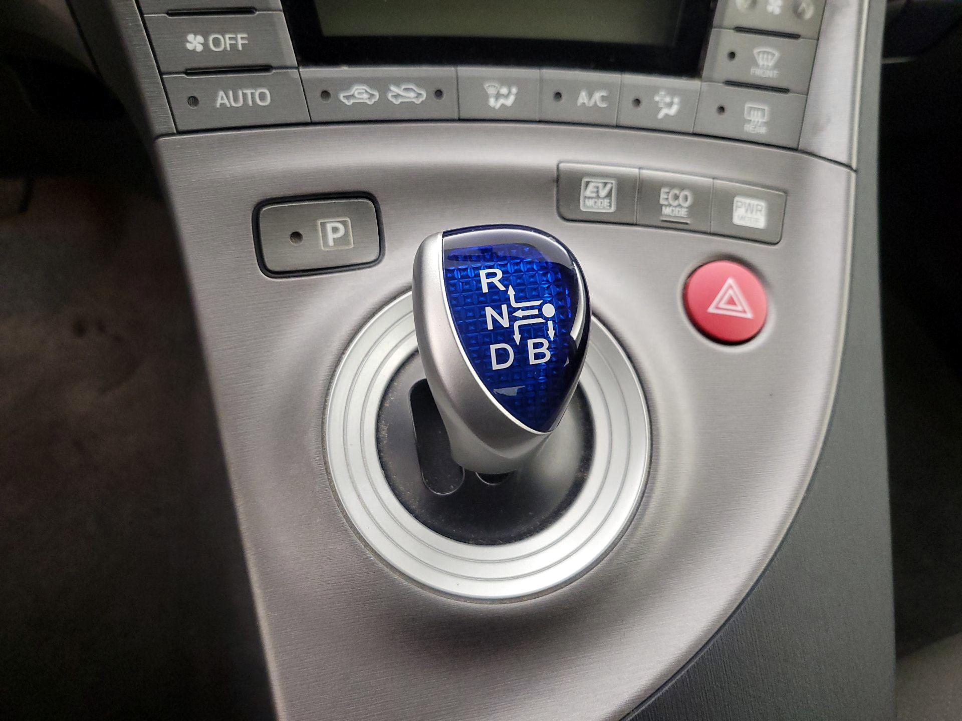 Thumbnail: 2015 Toyota Prius - 17