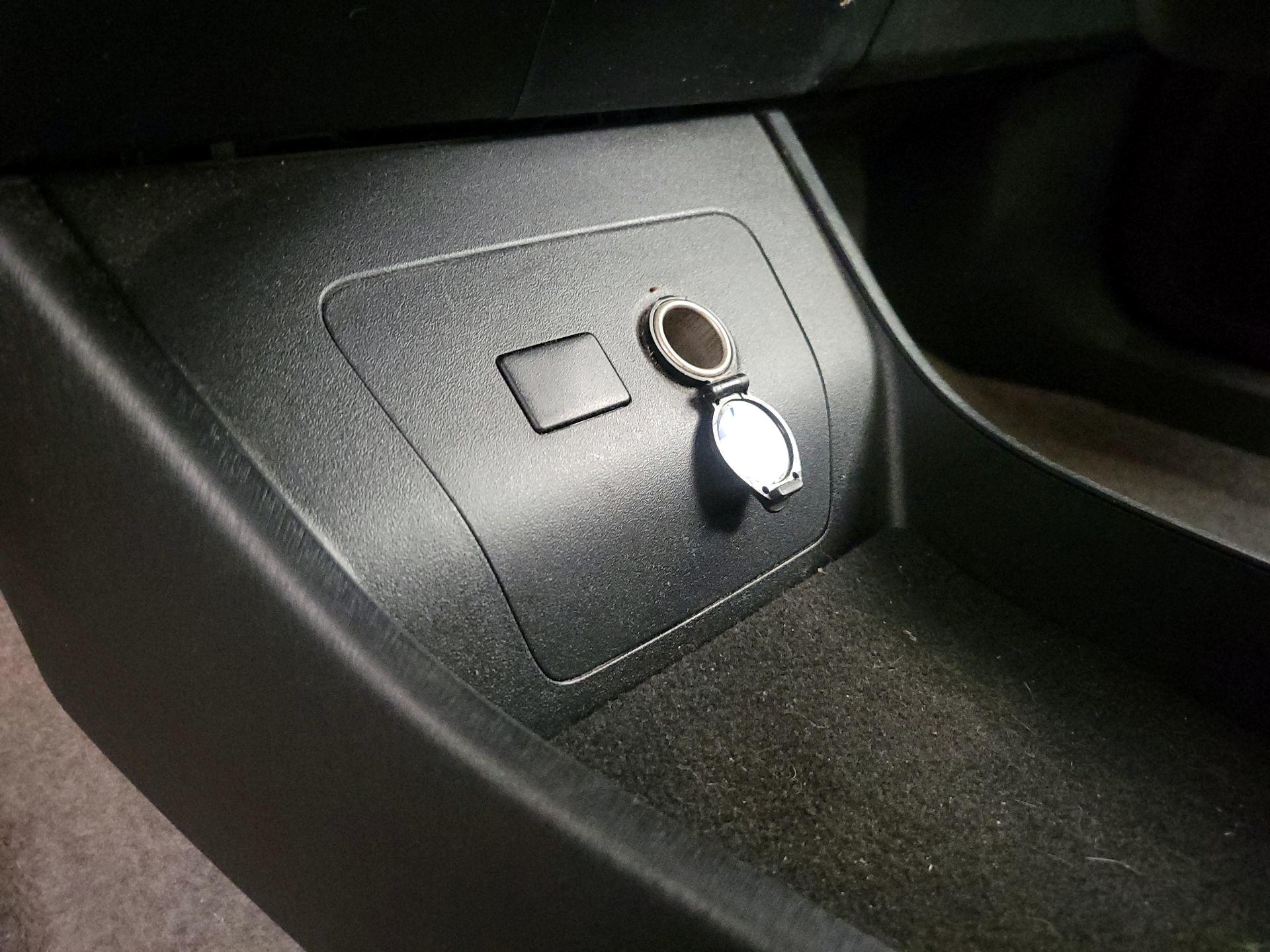 Thumbnail: 2015 Toyota Prius - 18