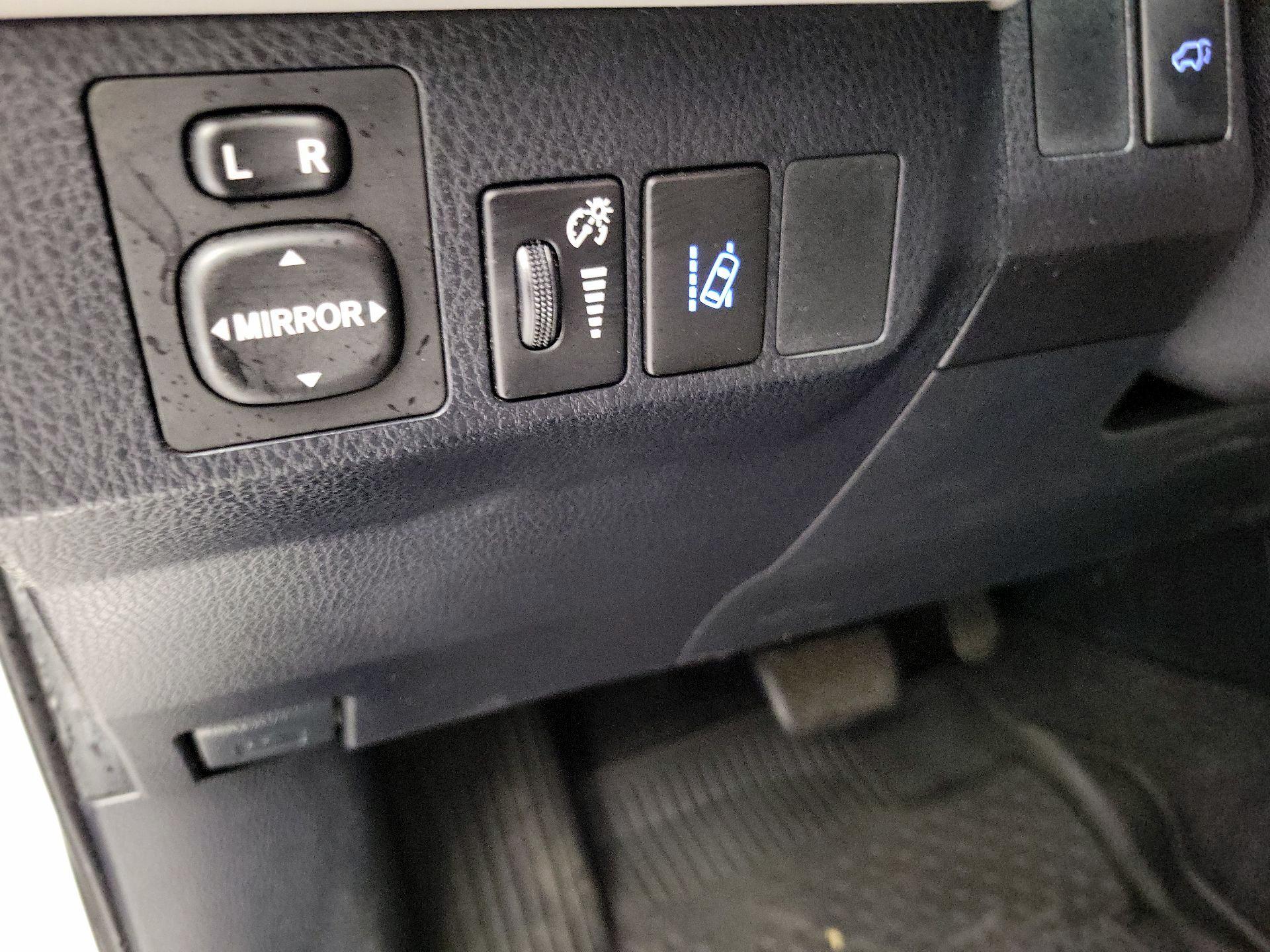 Thumbnail: 2016 Toyota RAV4 - 13