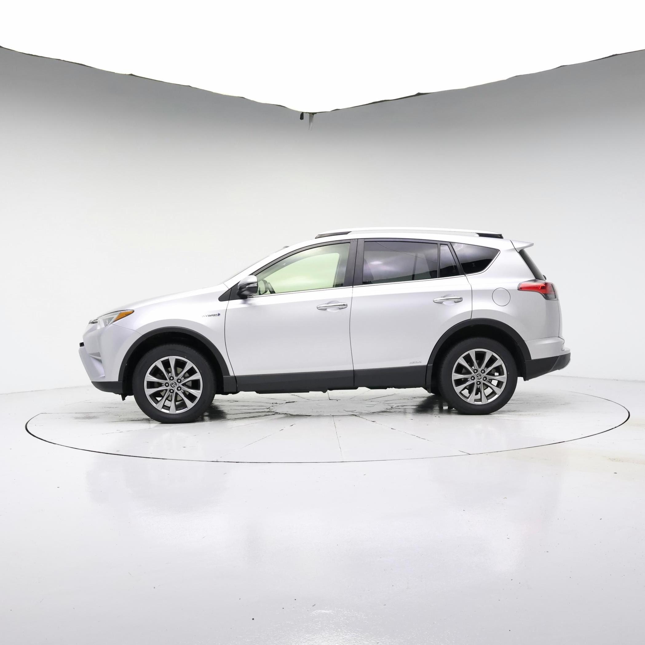 Thumbnail: 2016 Toyota RAV4 - 3