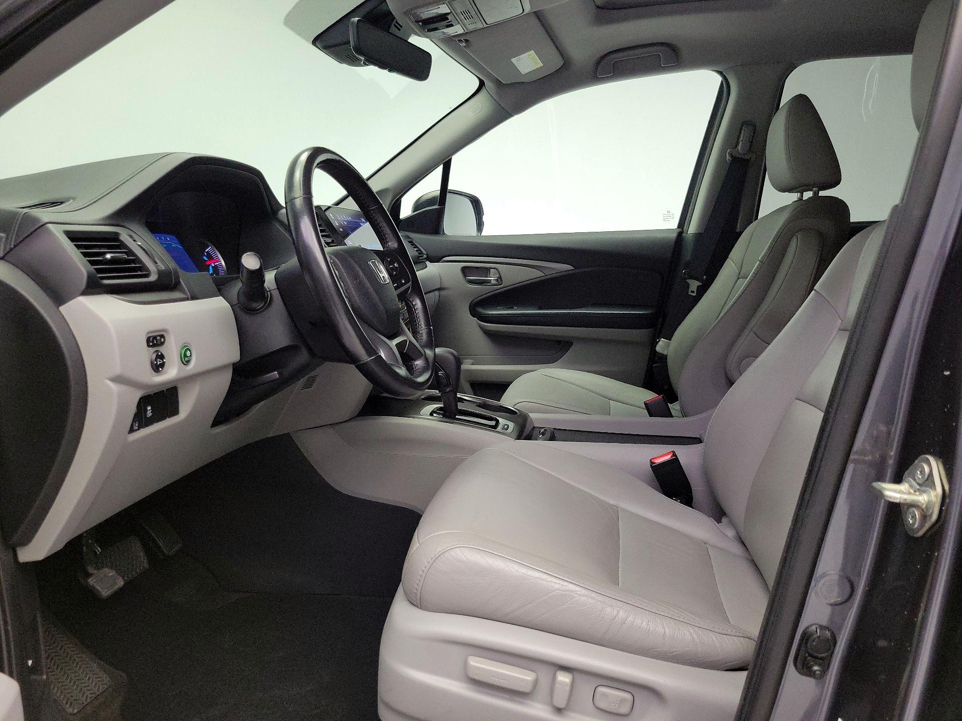 Thumbnail: 2019 Honda Pilot - 11