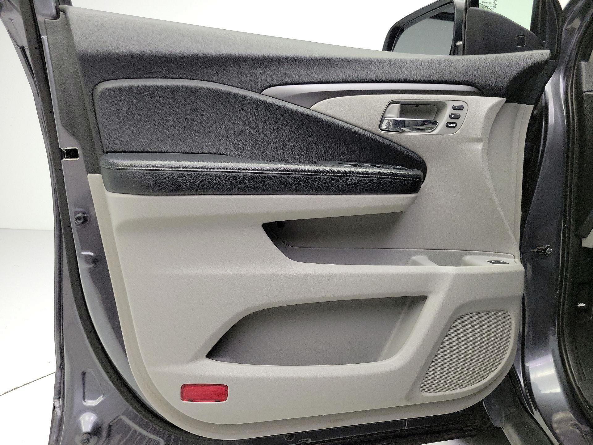 Thumbnail: 2019 Honda Pilot - 12