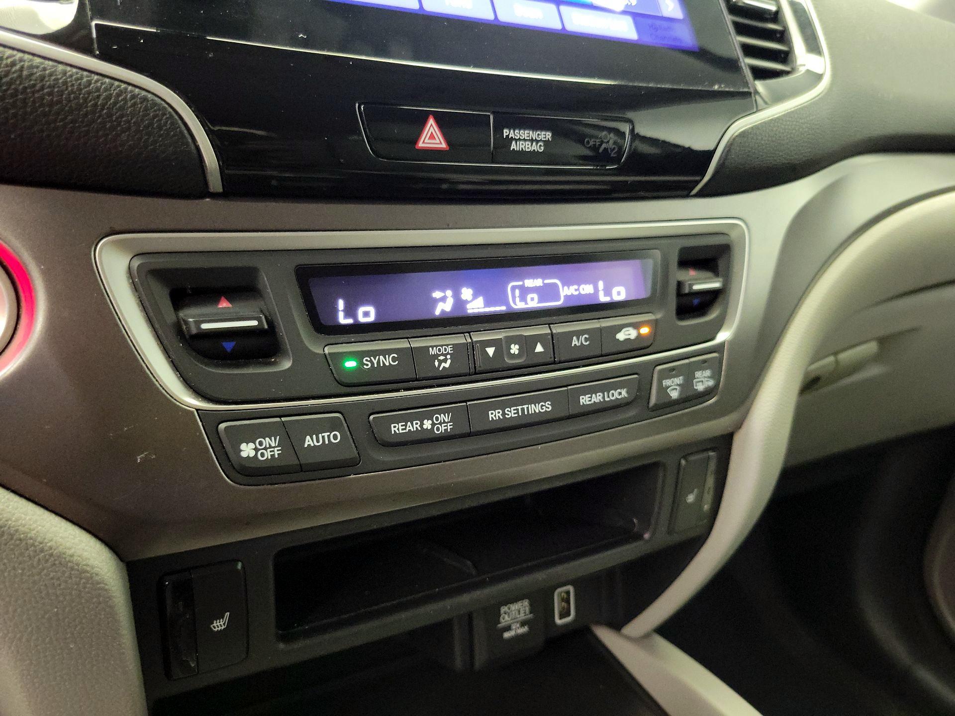 Thumbnail: 2019 Honda Pilot - 16