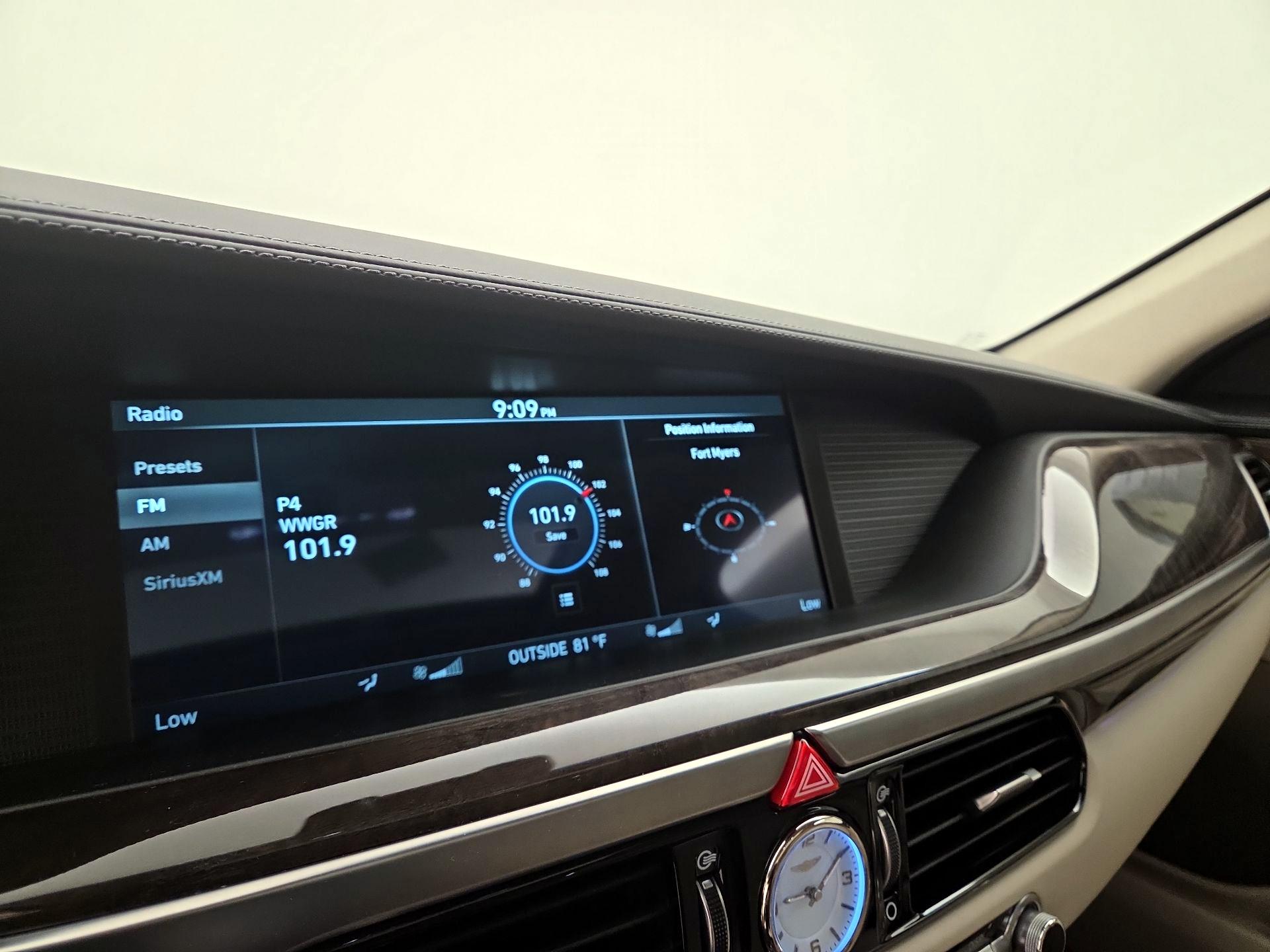 Thumbnail: 2019 Genesis G90 - 16