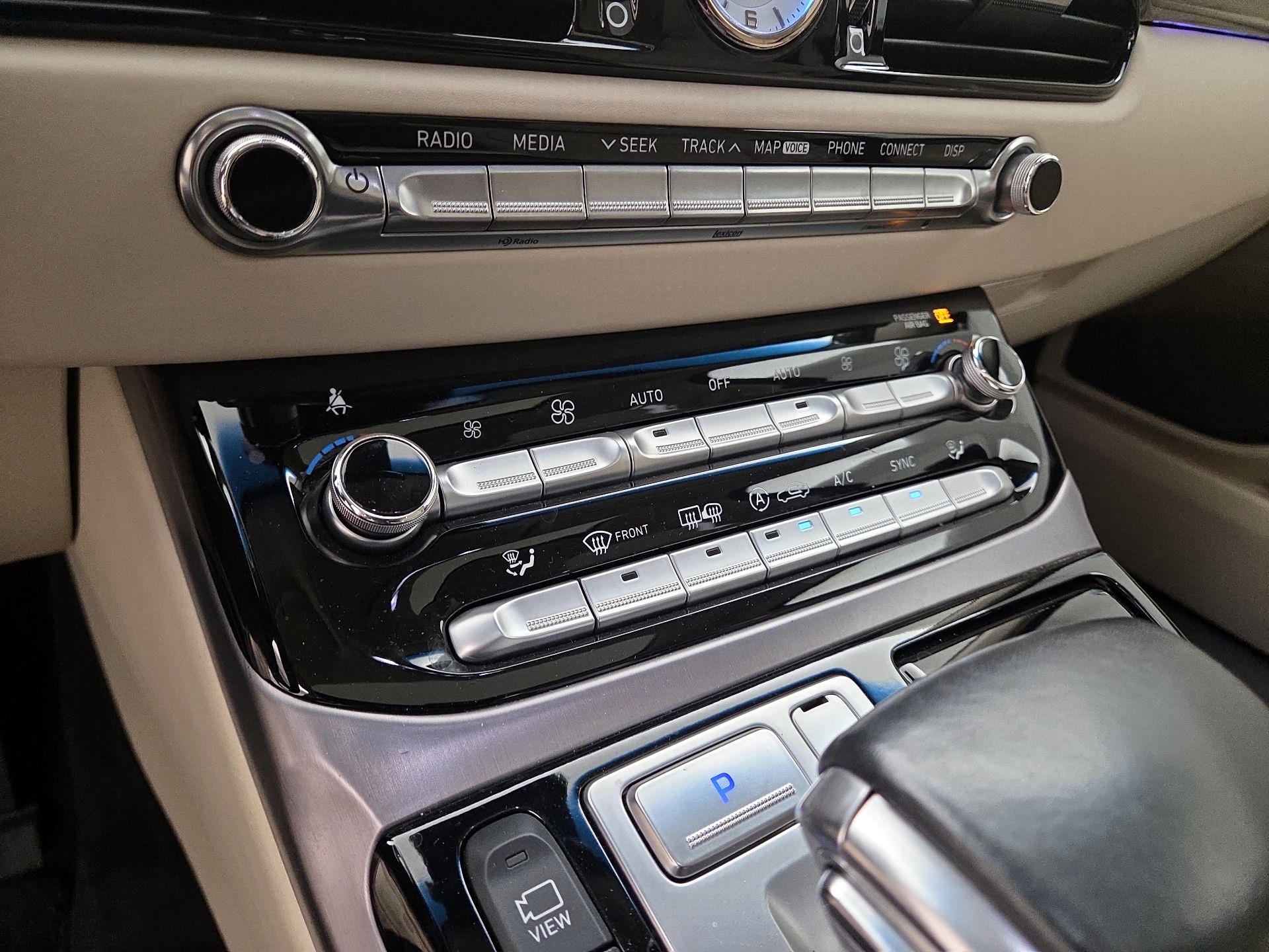 Thumbnail: 2019 Genesis G90 - 17
