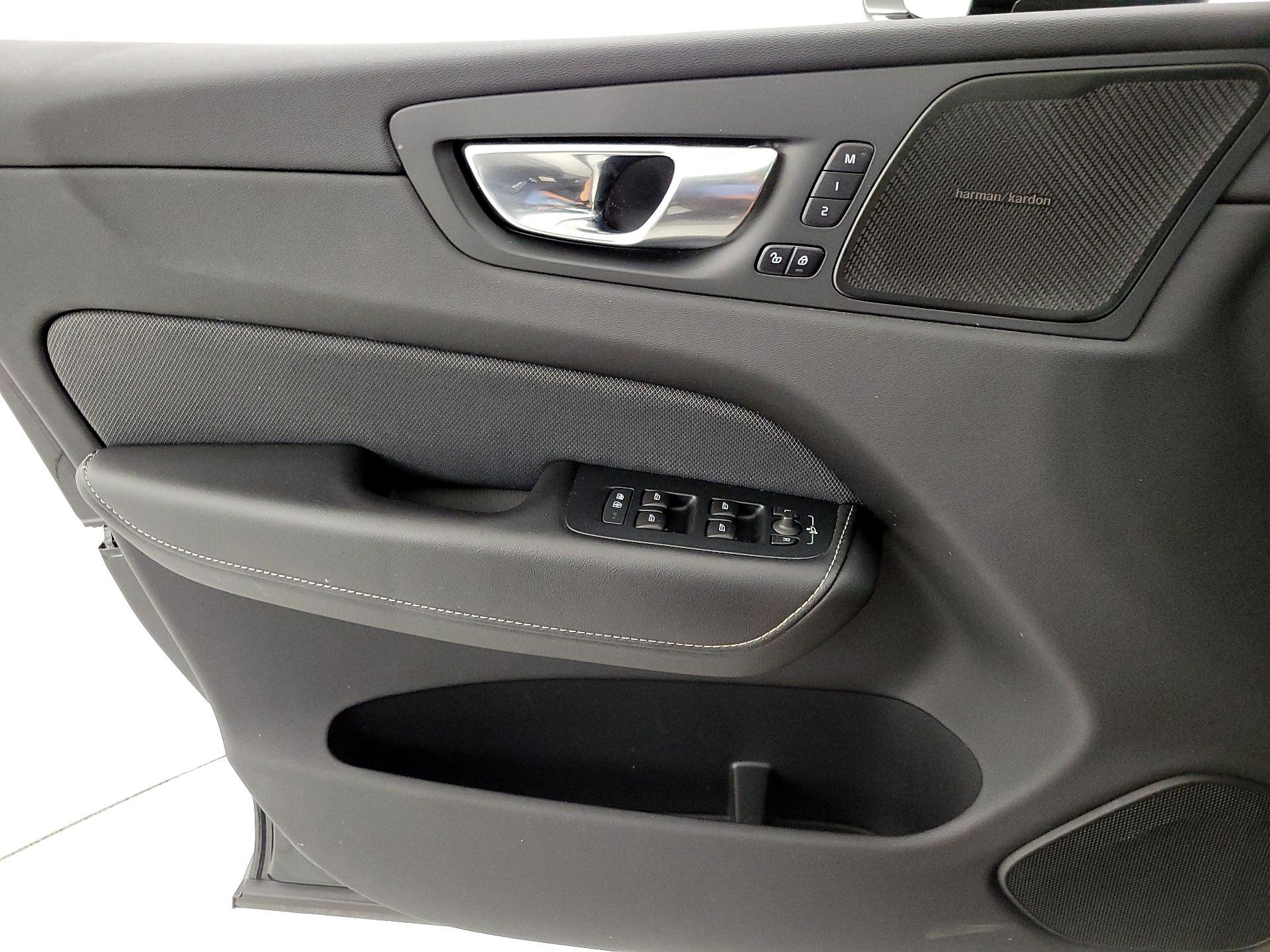 Thumbnail: 2021 Volvo XC60 - 12