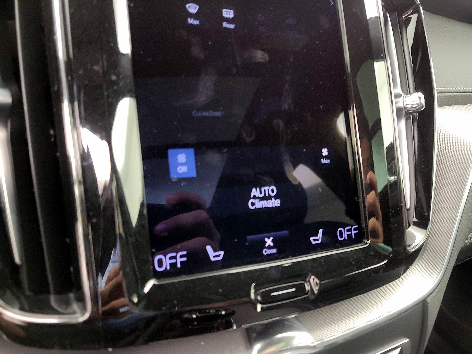 Thumbnail: 2021 Volvo XC60 - 16