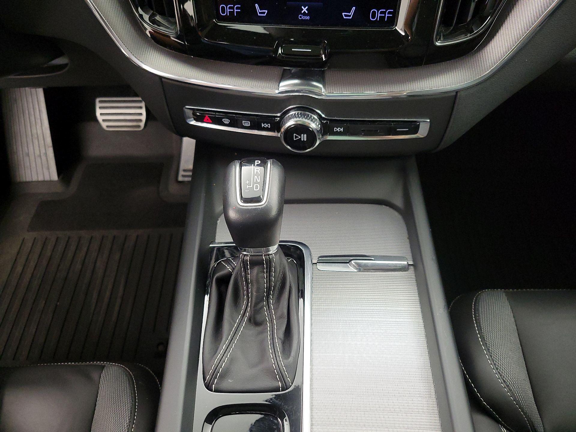 Thumbnail: 2021 Volvo XC60 - 17