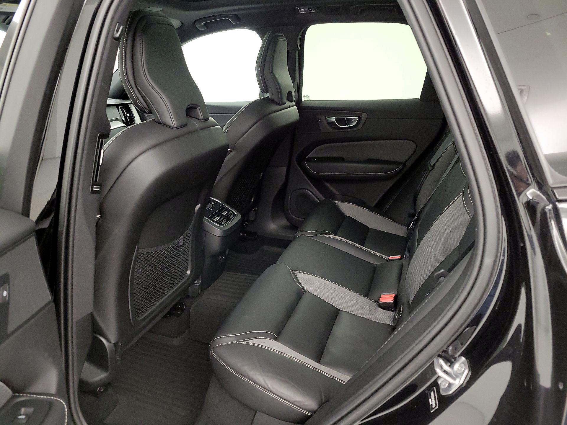 Thumbnail: 2021 Volvo XC60 - 20