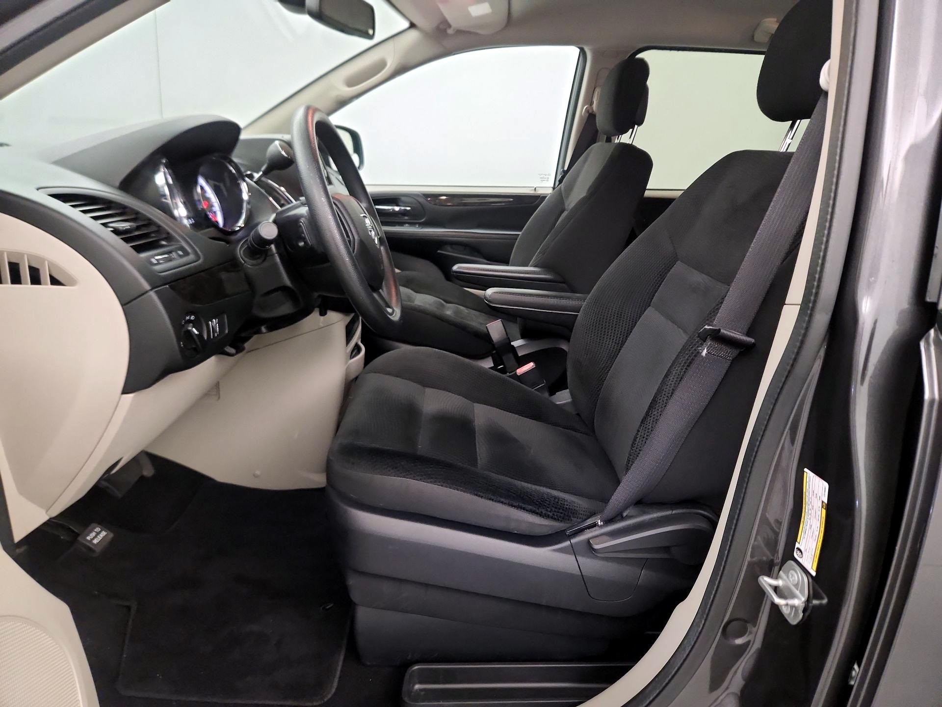Thumbnail: 2020 Dodge Grand Caravan - 11
