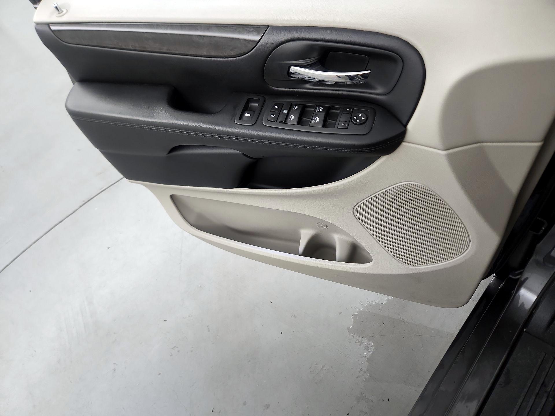 Thumbnail: 2020 Dodge Grand Caravan - 12