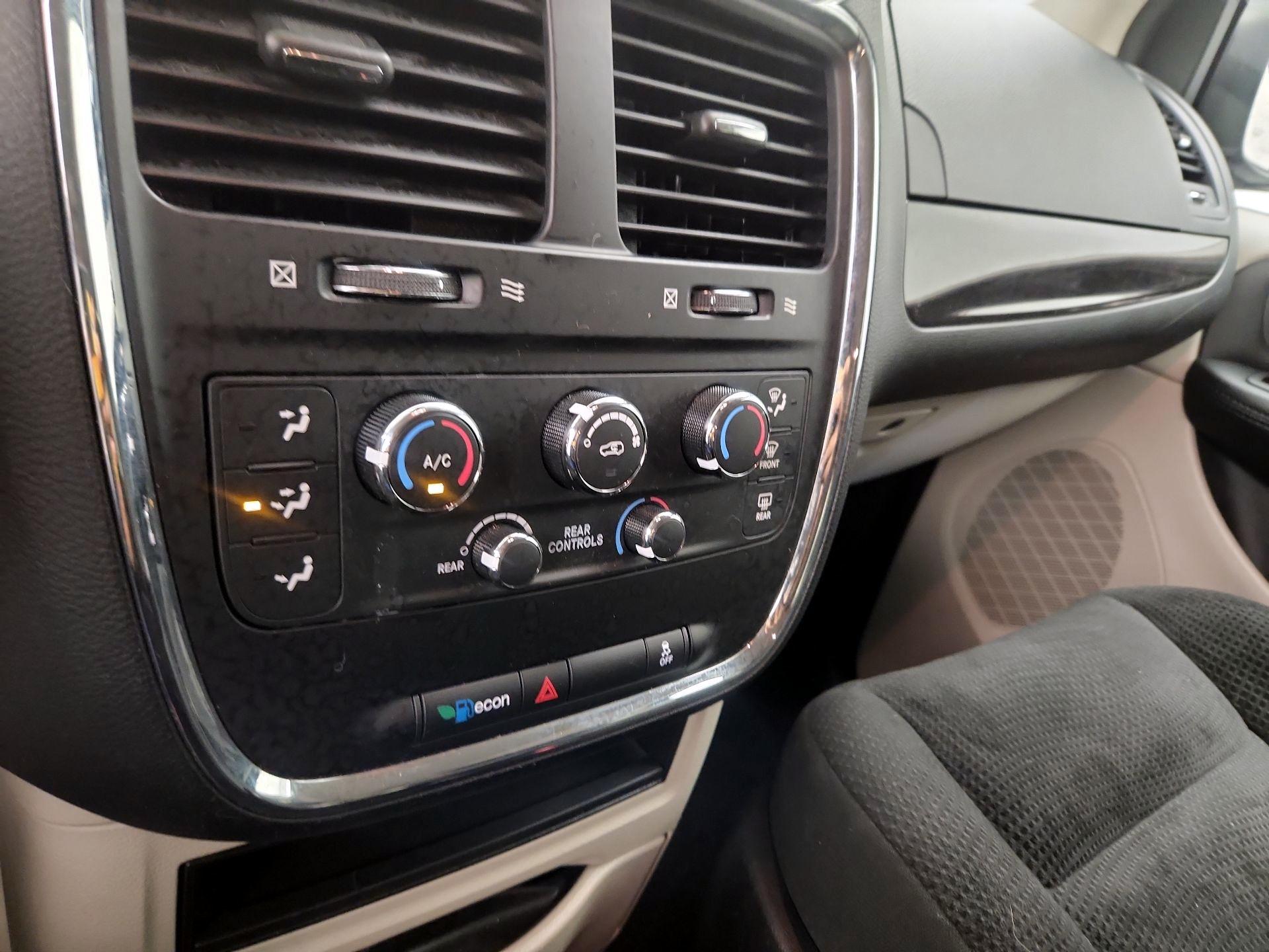 Thumbnail: 2020 Dodge Grand Caravan - 16