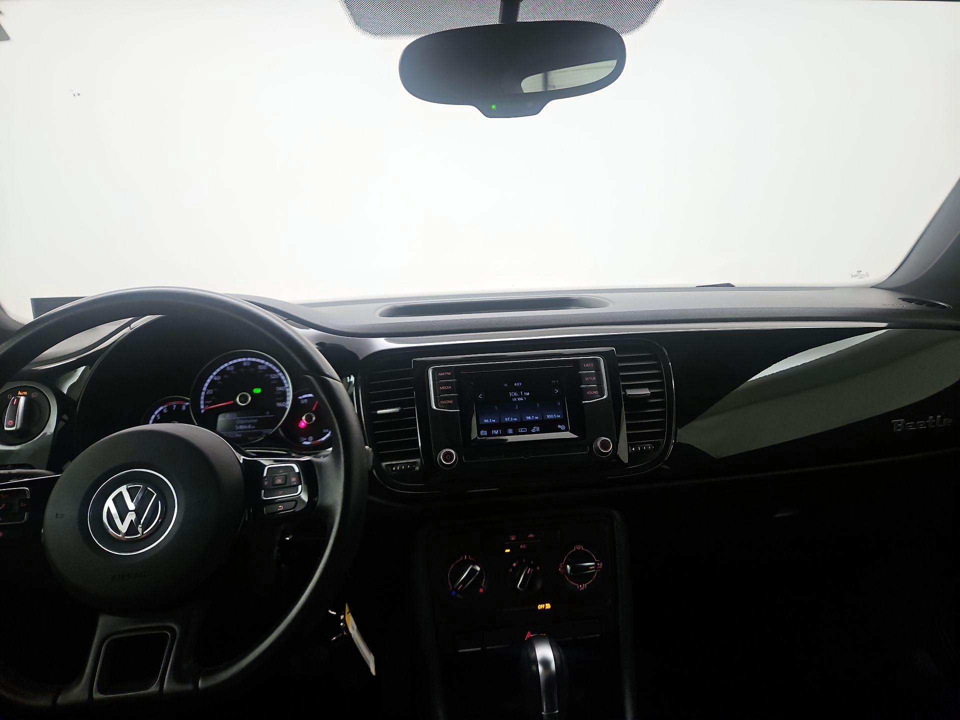 Thumbnail: 2016 Volkswagen Beetle - 9