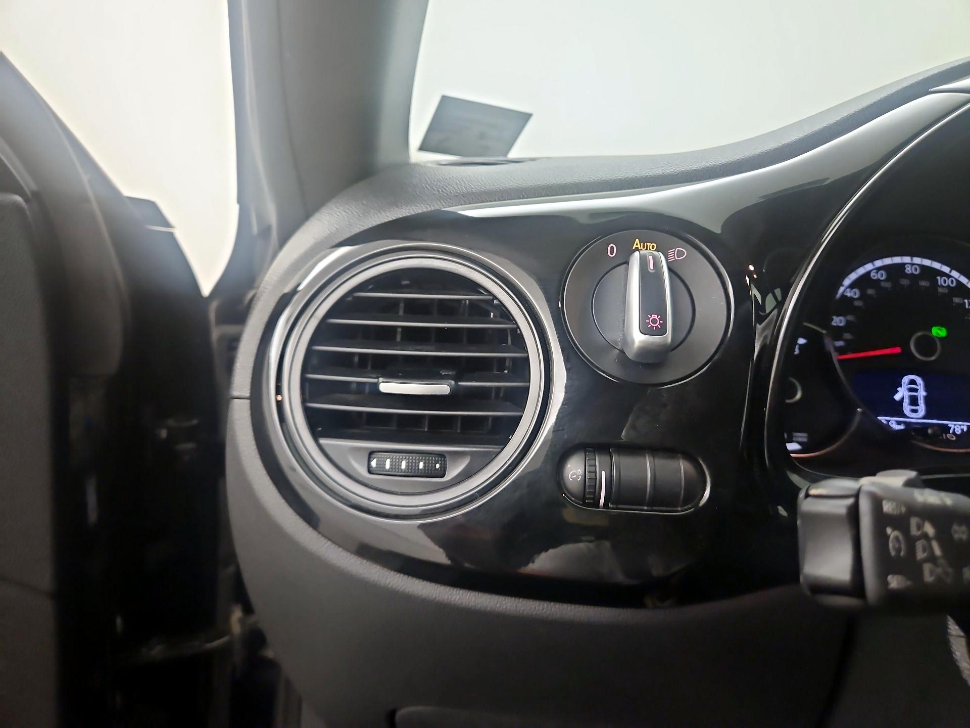 Thumbnail: 2016 Volkswagen Beetle - 13