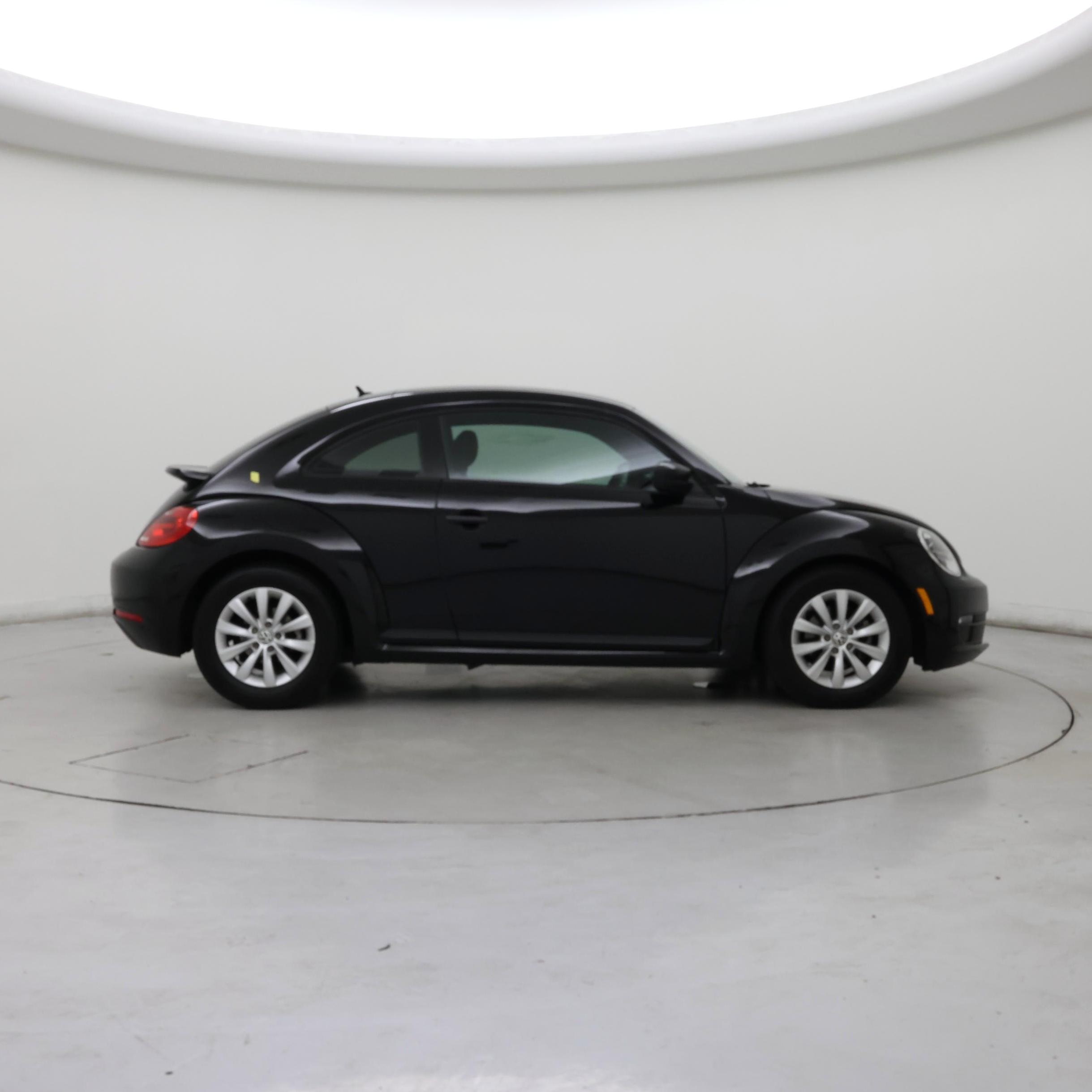 Thumbnail: 2016 Volkswagen Beetle - 7