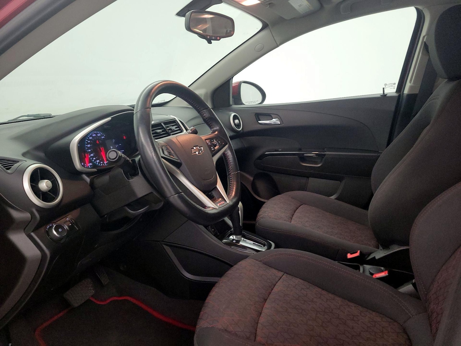 2020 Chevrolet Sonic LT - Photo 12