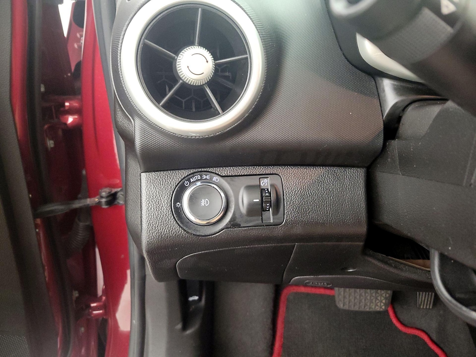 2020 Chevrolet Sonic LT - Photo 14