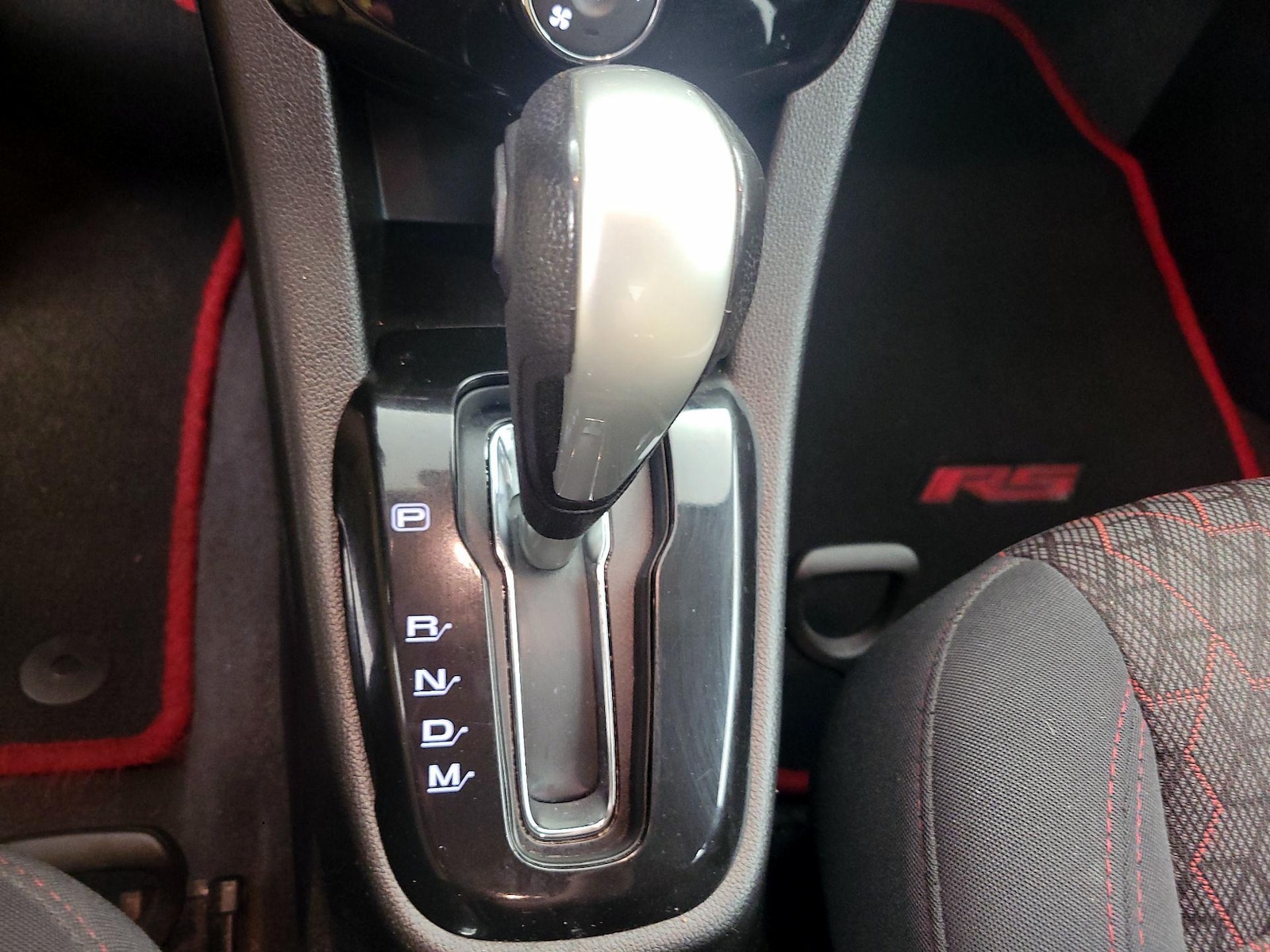 2020 Chevrolet Sonic LT - Photo 19