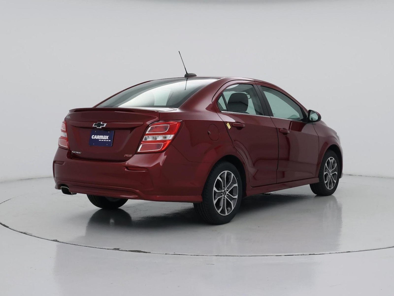 2020 Chevrolet Sonic LT - Photo 9