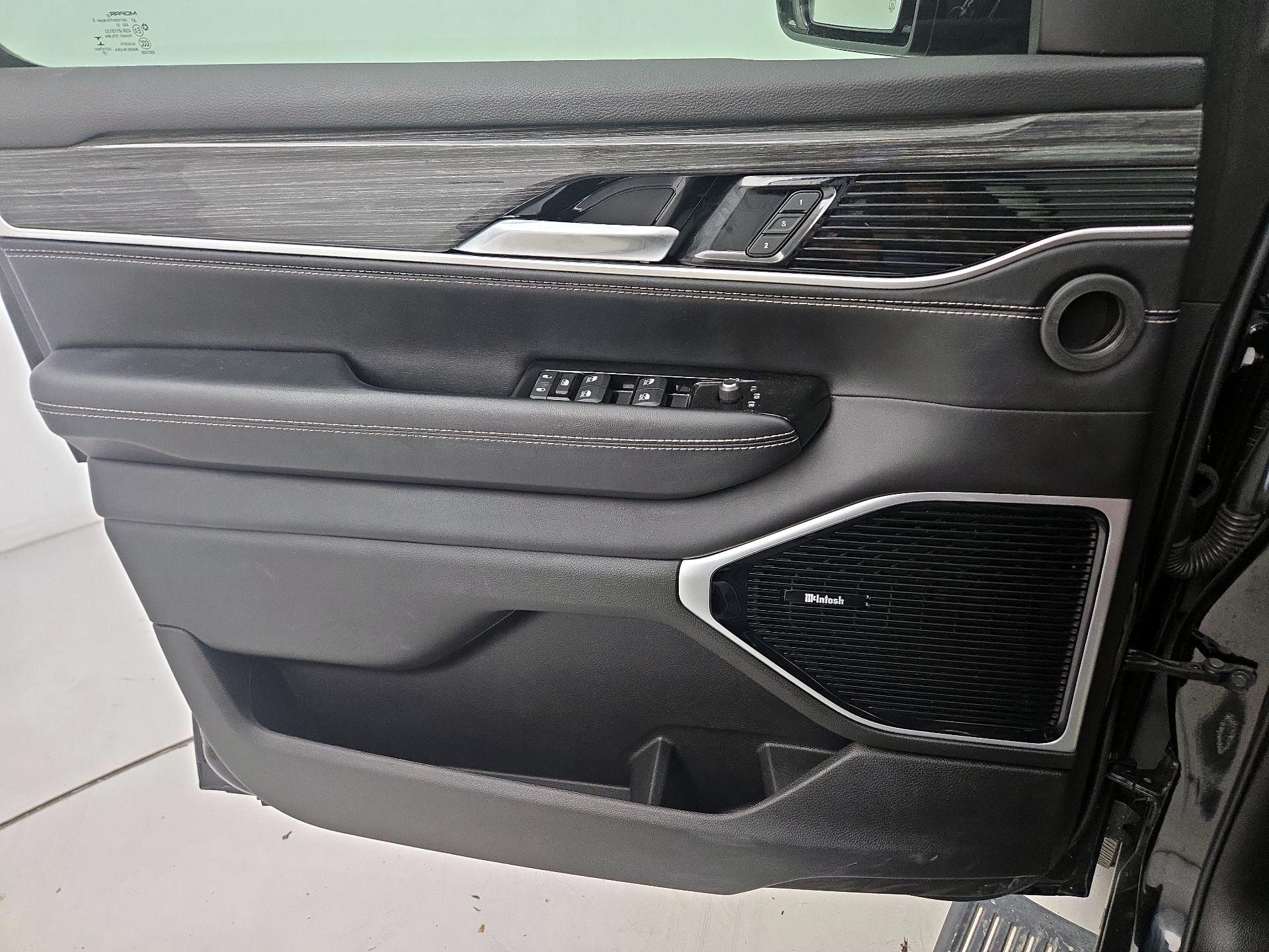Thumbnail: 2022 Jeep Wagoneer - 12