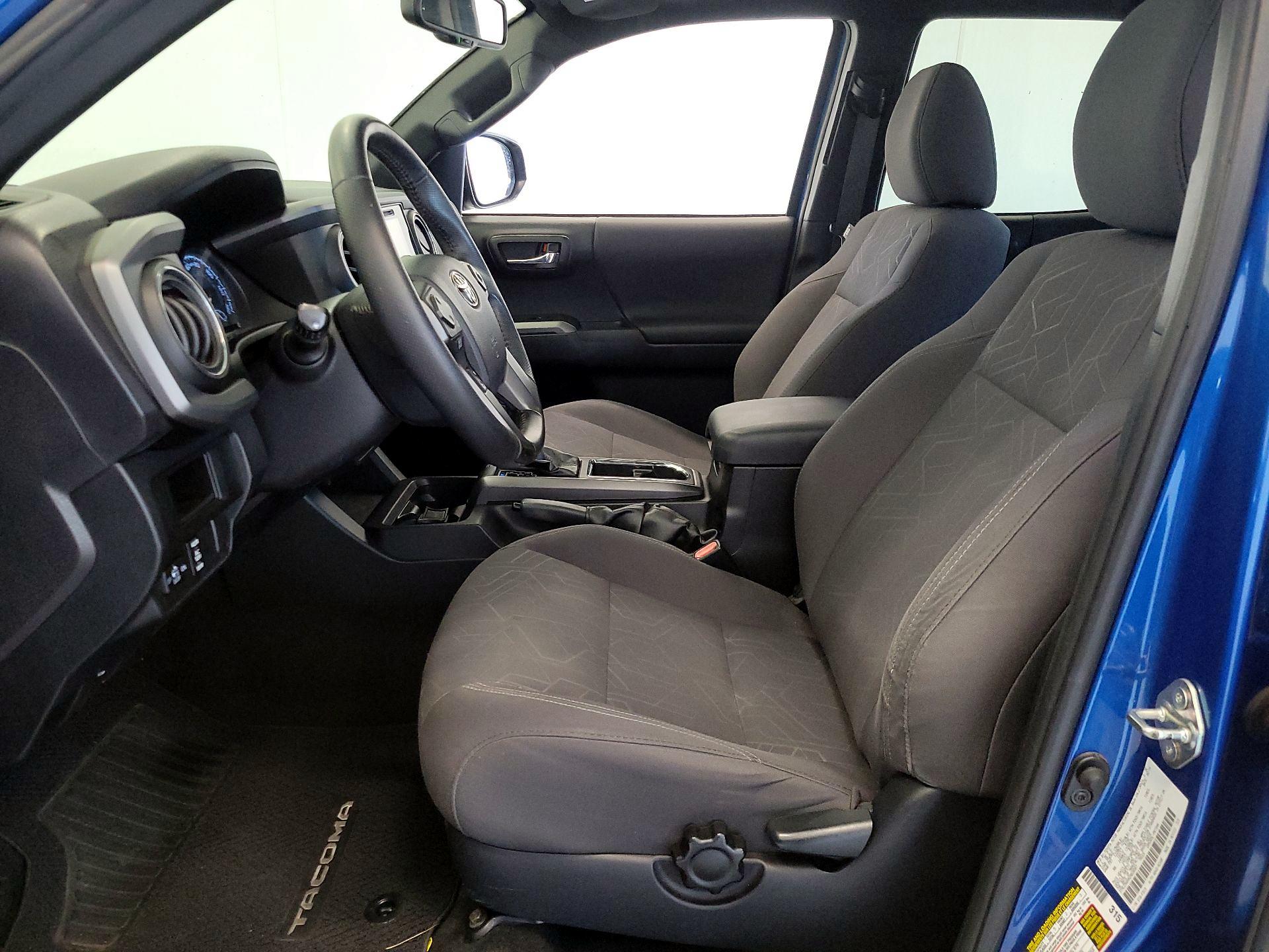 Thumbnail: 2016 Toyota Tacoma - 11