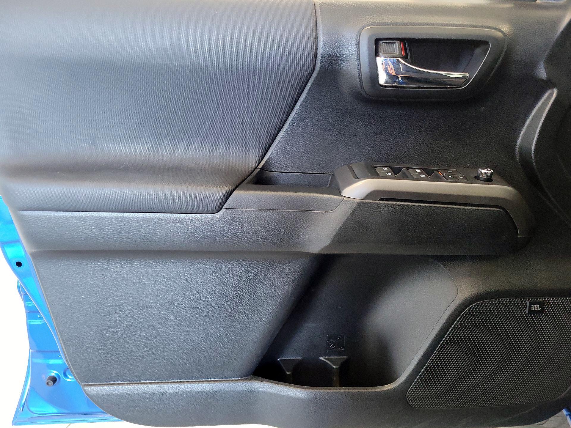 Thumbnail: 2016 Toyota Tacoma - 12