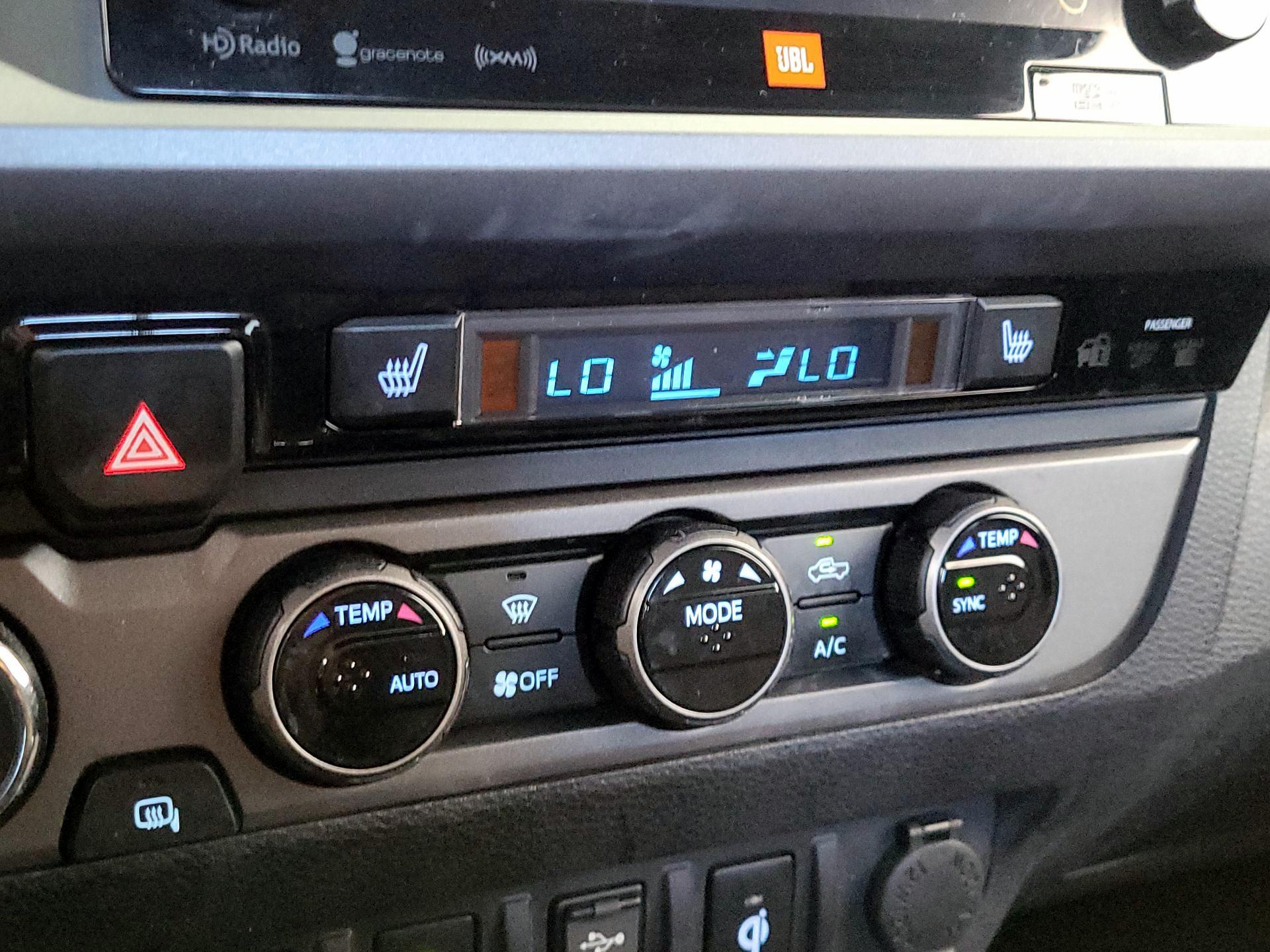 Thumbnail: 2016 Toyota Tacoma - 16