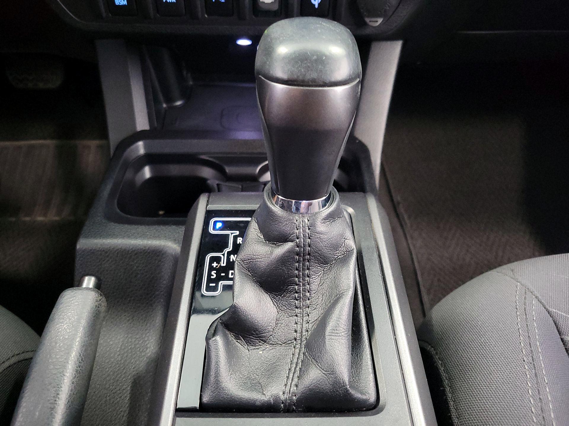Thumbnail: 2016 Toyota Tacoma - 17