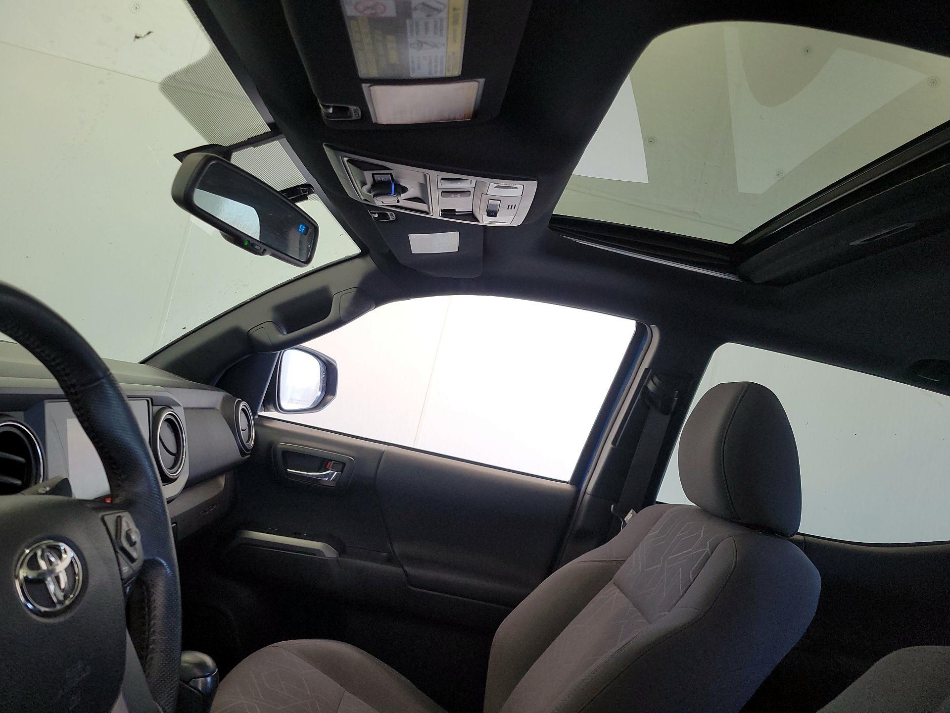 Thumbnail: 2016 Toyota Tacoma - 19