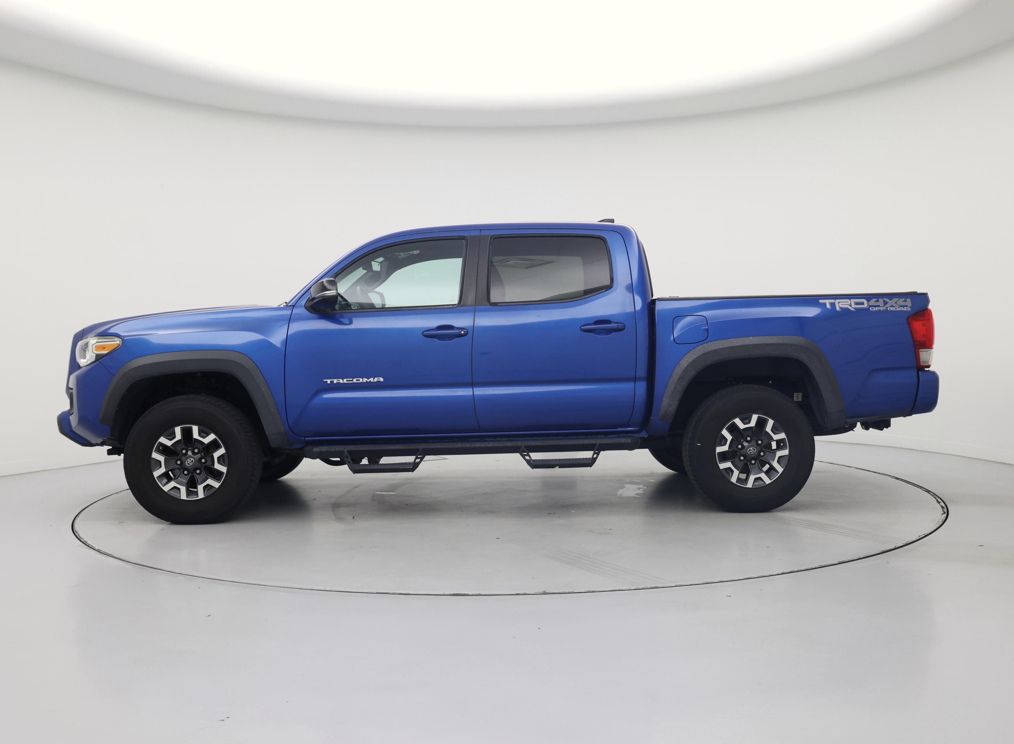 Thumbnail: 2016 Toyota Tacoma - 3