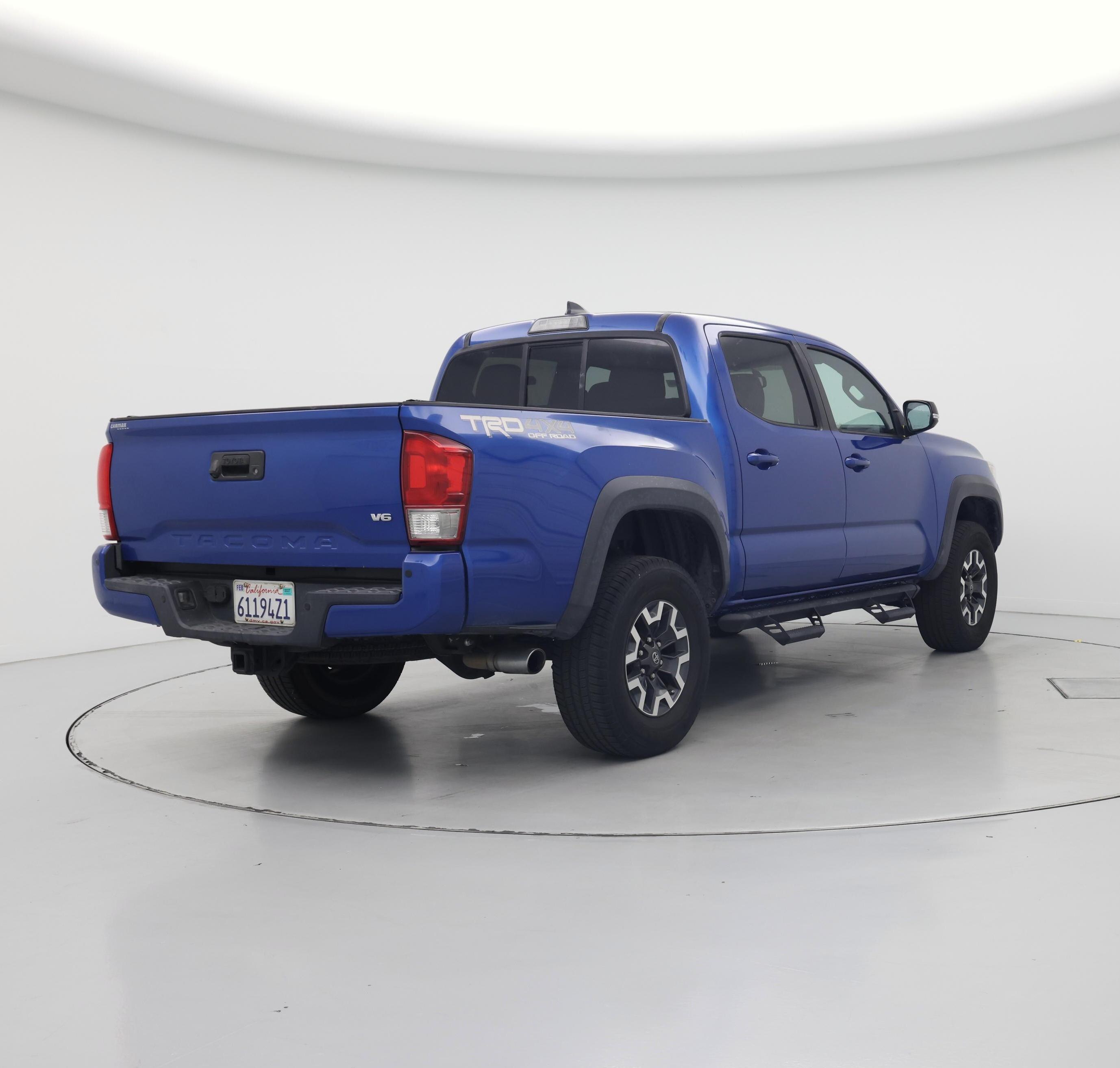 Thumbnail: 2016 Toyota Tacoma - 8