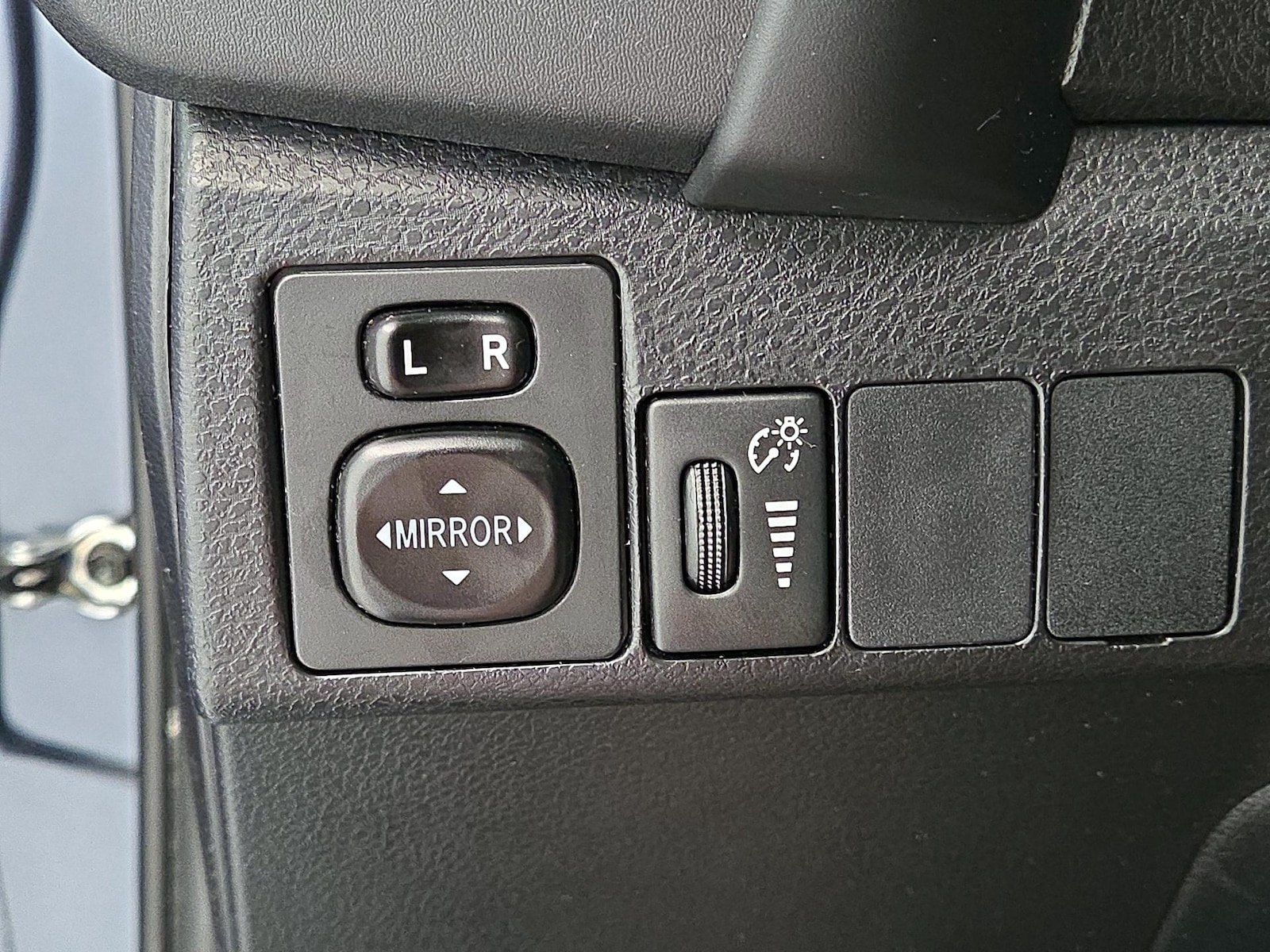 2017 Toyota Corolla SE - Photo 14