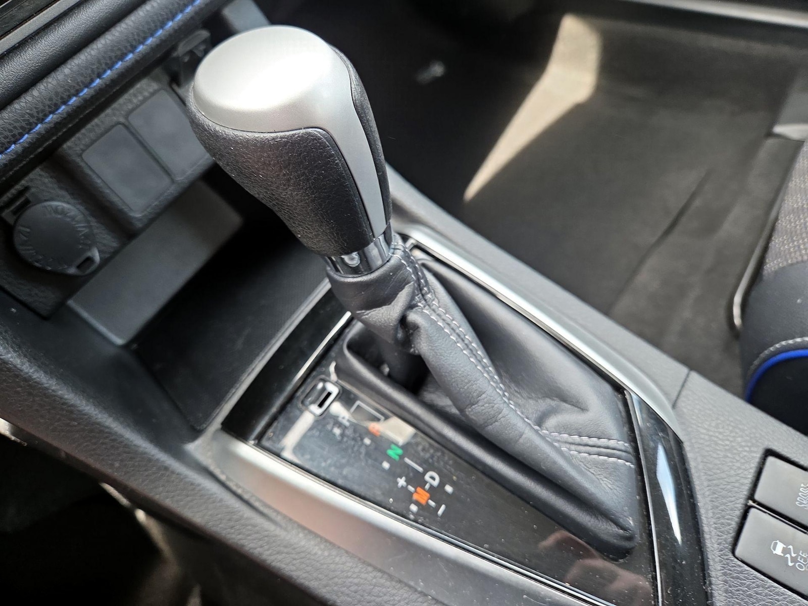 2017 Toyota Corolla SE - Photo 18